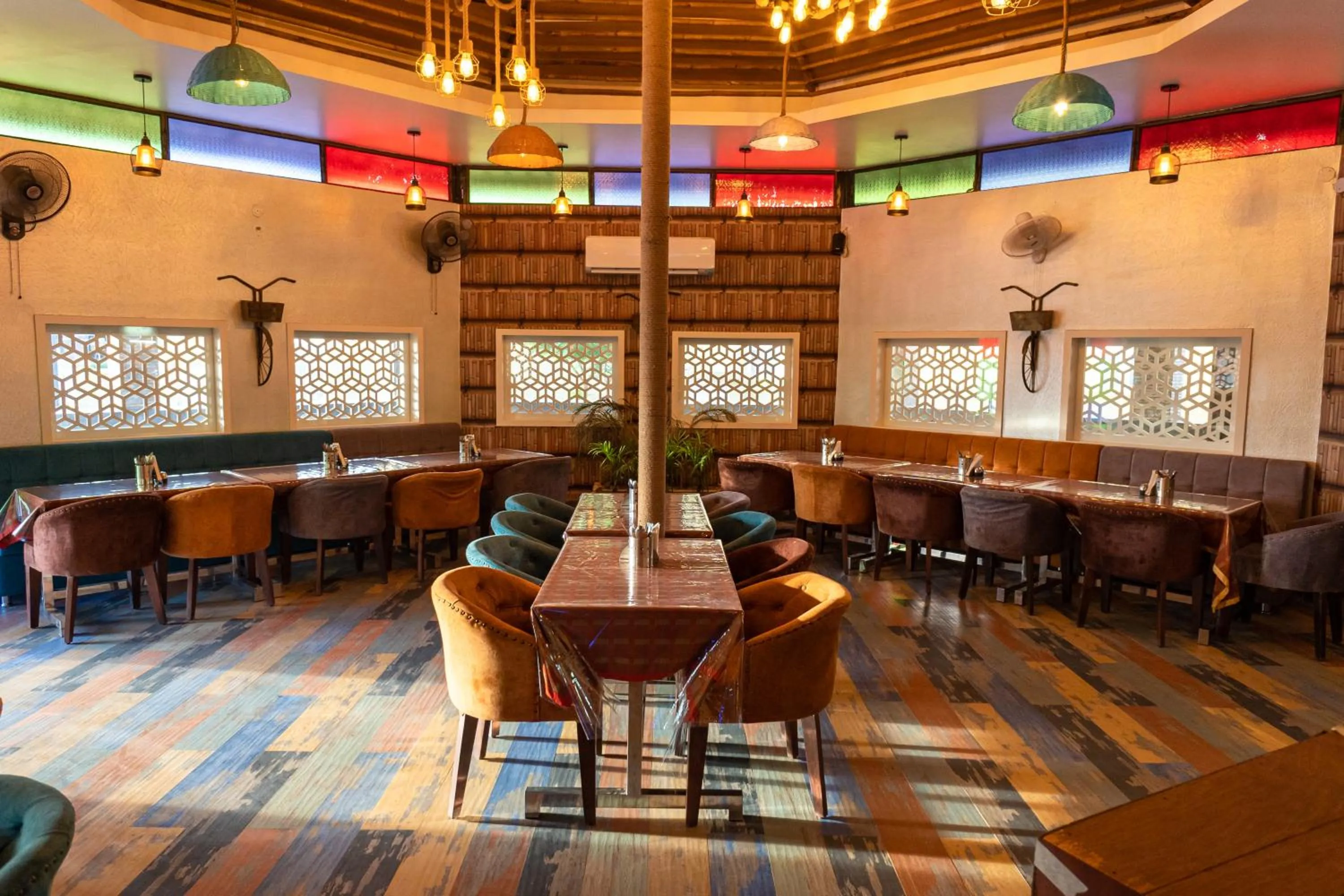 Restaurant/places to eat in Riddhi Siddhi Resorts