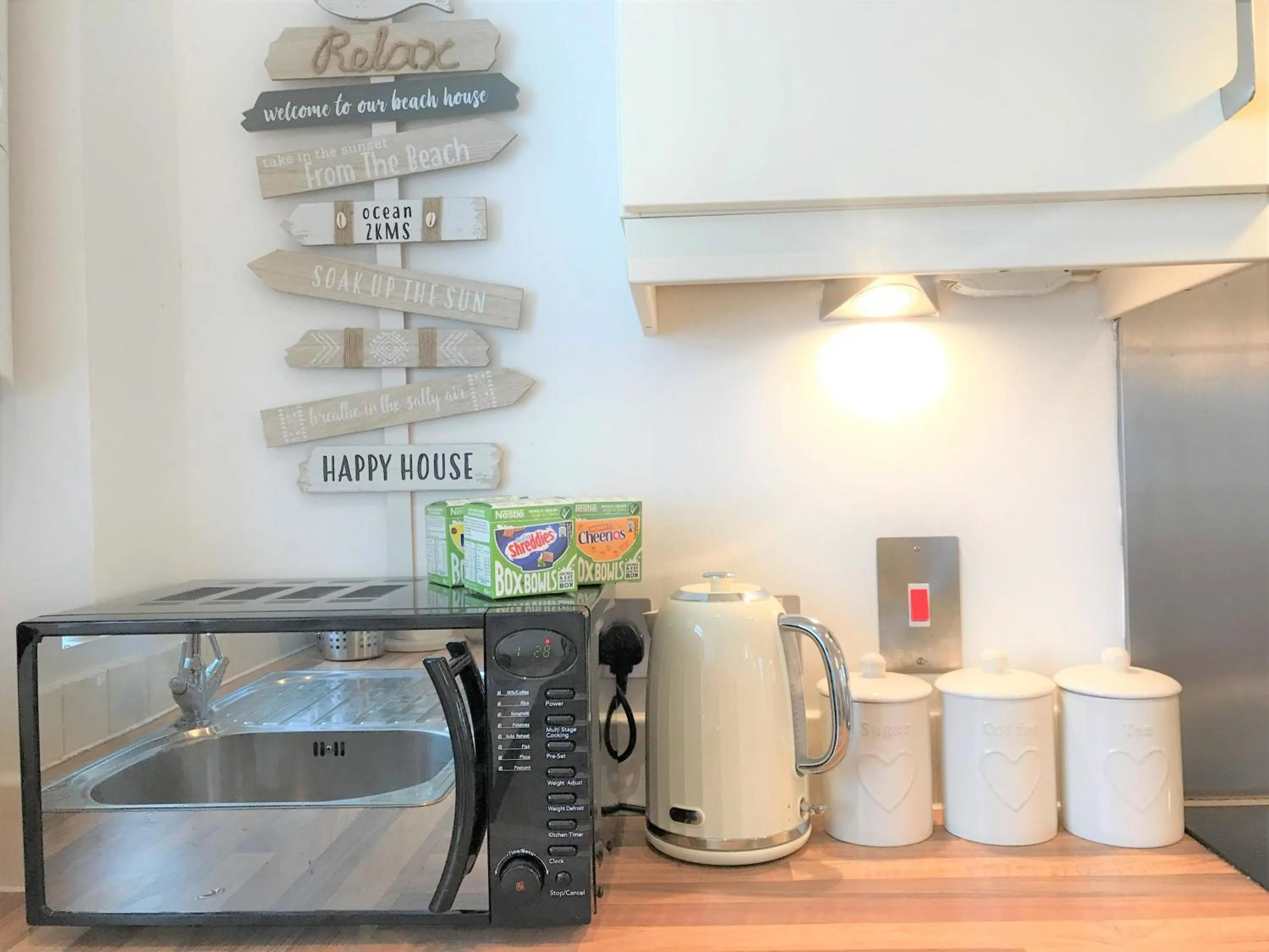 Dining area in Seaside Cottage with Parking