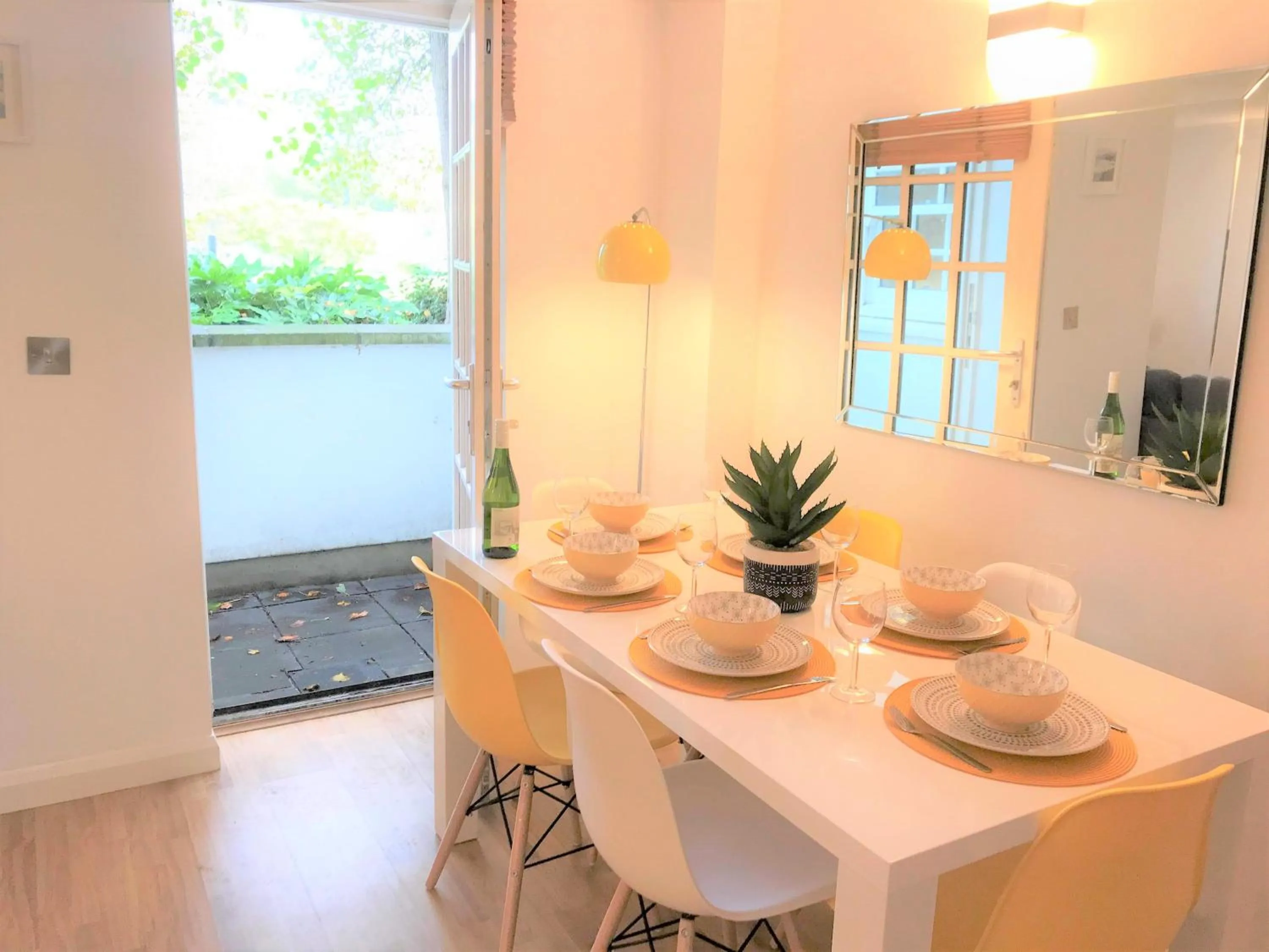 Dining area in Seaside Cottage with Parking