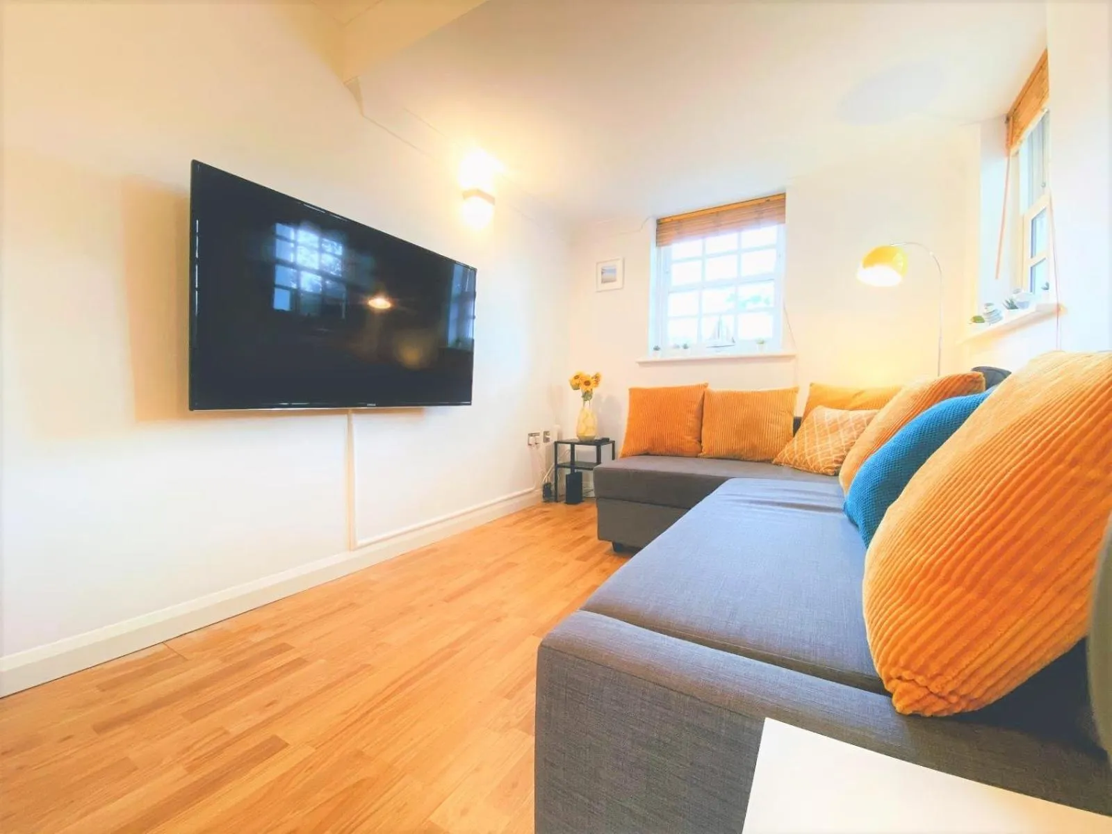 Living room in Seaside Cottage with Parking