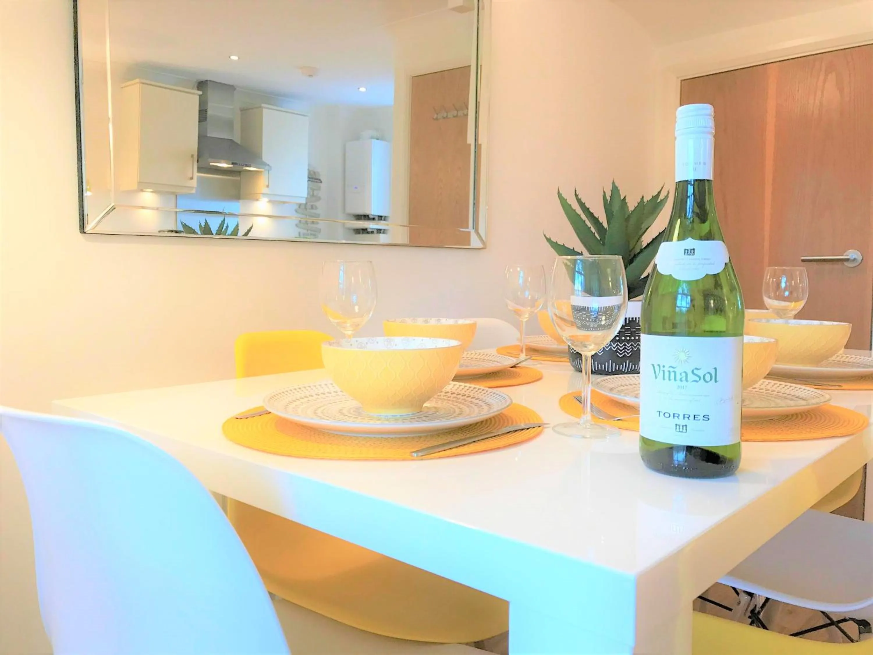 Dining area in Seaside Cottage with Parking