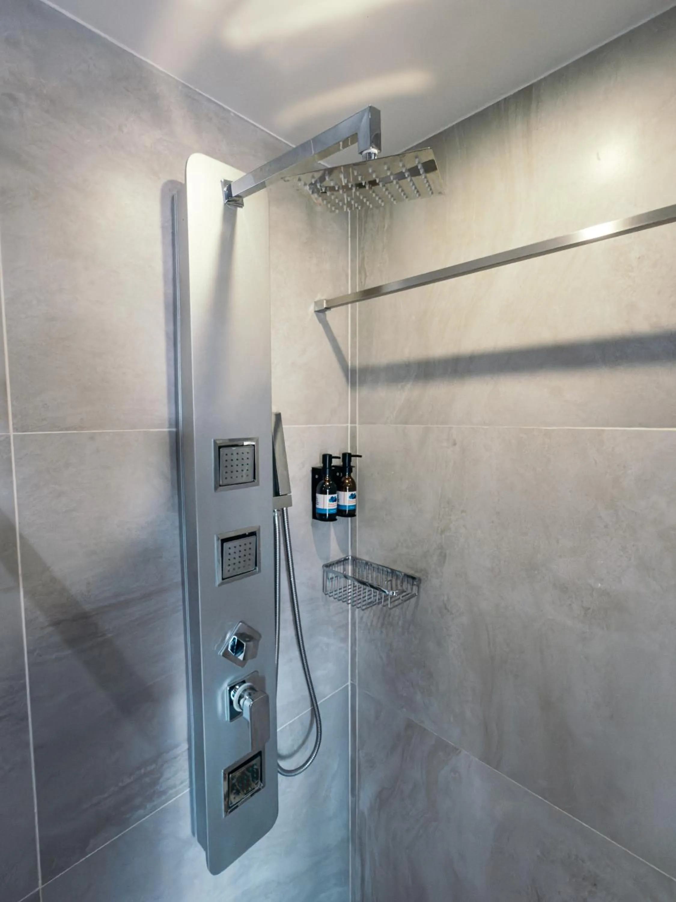 Shower in The Grand Aria Hotel and Conference Centre