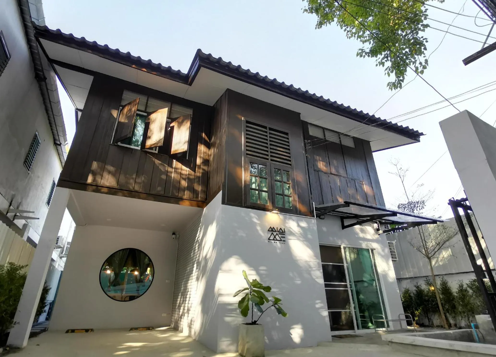 Property building in Mini-ME Home, A Cozy Entire House in Old City