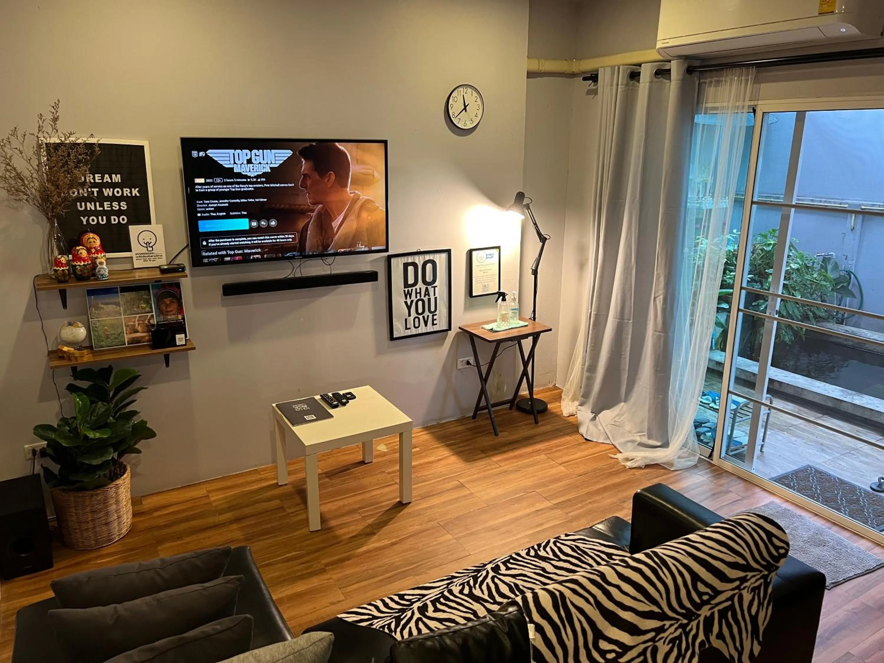 Living room in Mini-ME Home, A Cozy Entire House in Old City