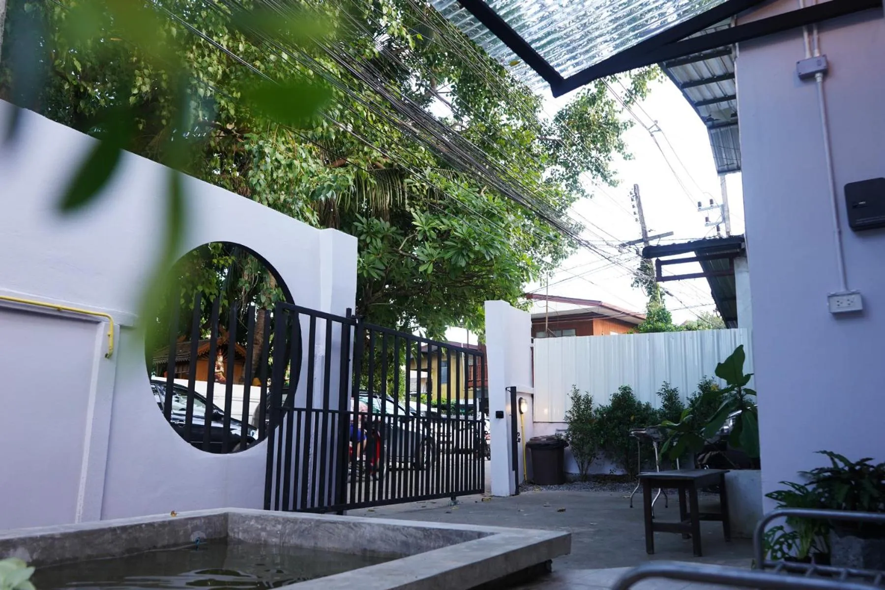 Facade/entrance in Mini-ME Home, A Cozy Entire House in Old City