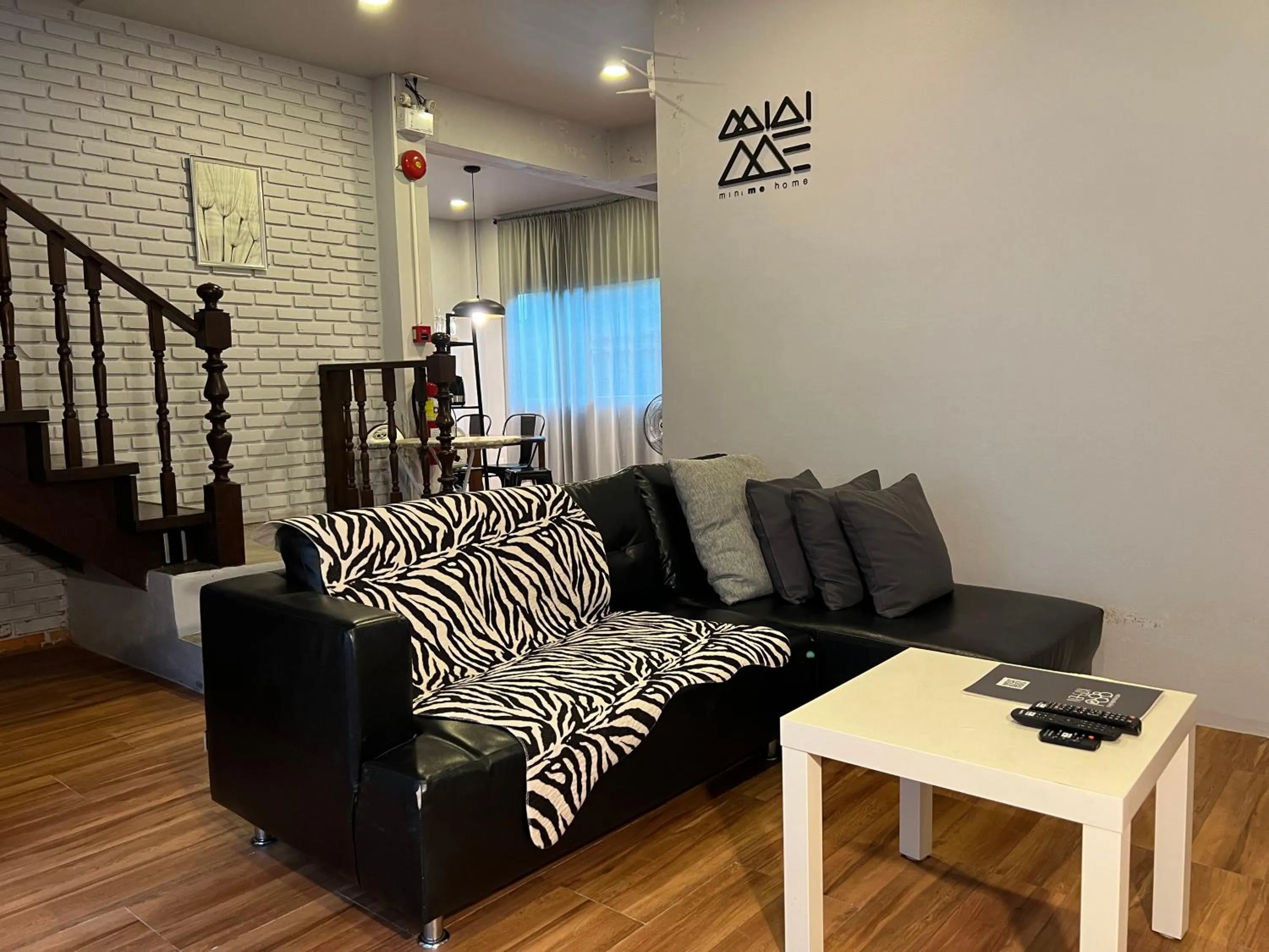 Living room in Mini-ME Home, A Cozy Entire House in Old City