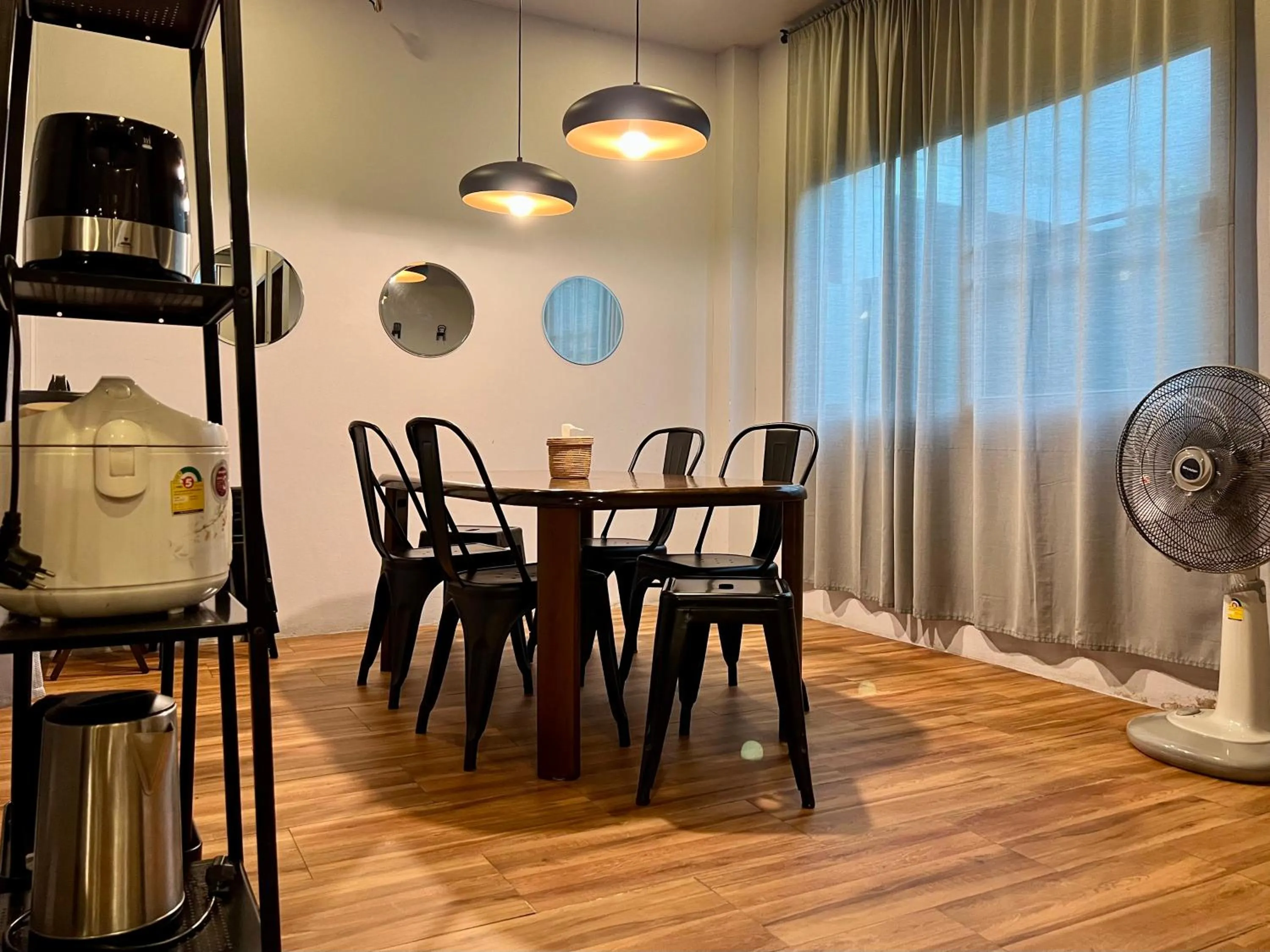 Dining area in Mini-ME Home, A Cozy Entire House in Old City