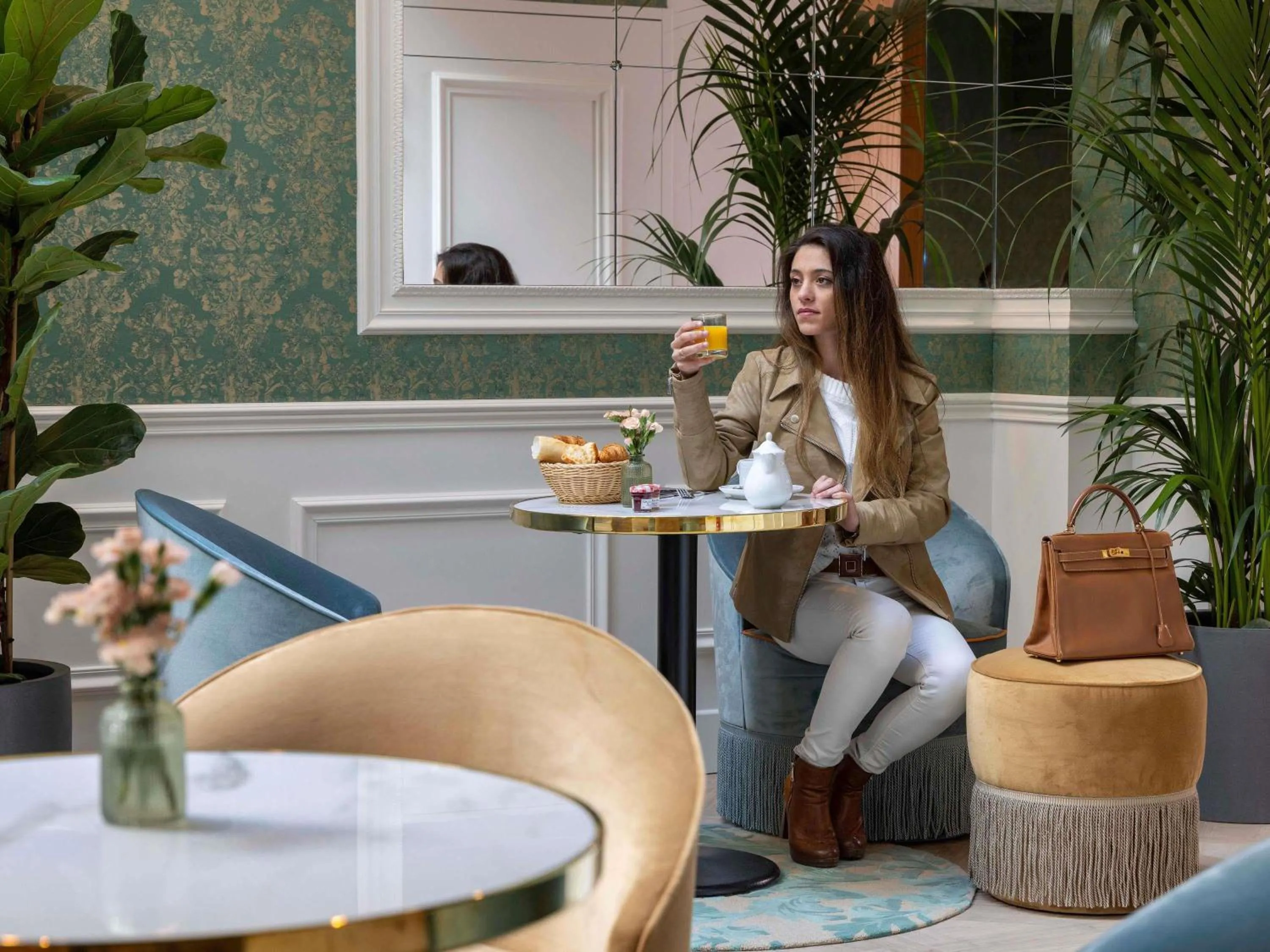 Lounge or bar in Hotel Mercure La Sorbonne Saint-Germain-des-Prés