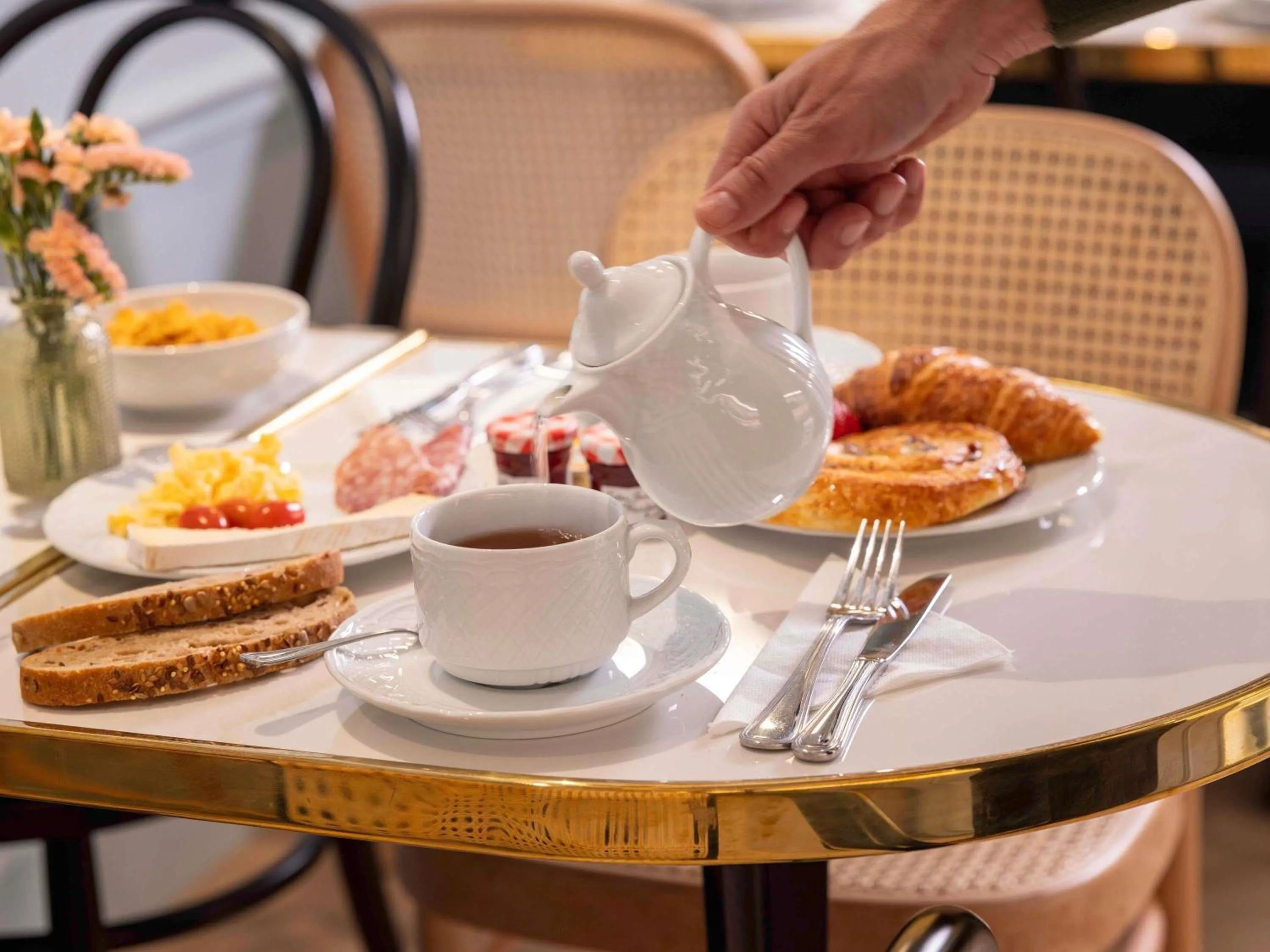 Breakfast in Hotel Mercure La Sorbonne Saint-Germain-des-Prés