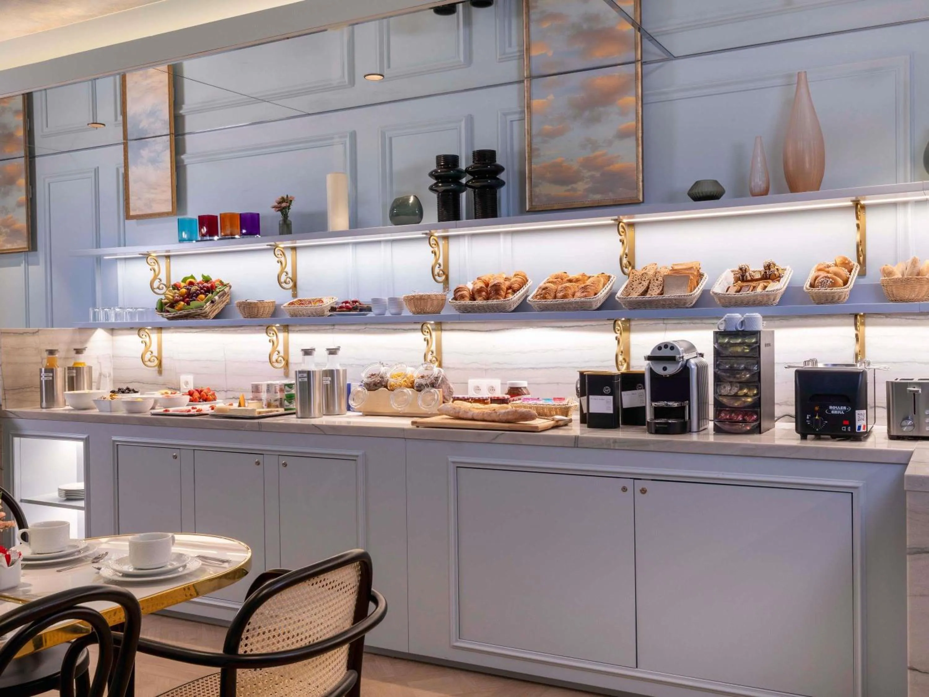 Breakfast in Hotel Mercure La Sorbonne Saint-Germain-des-Prés