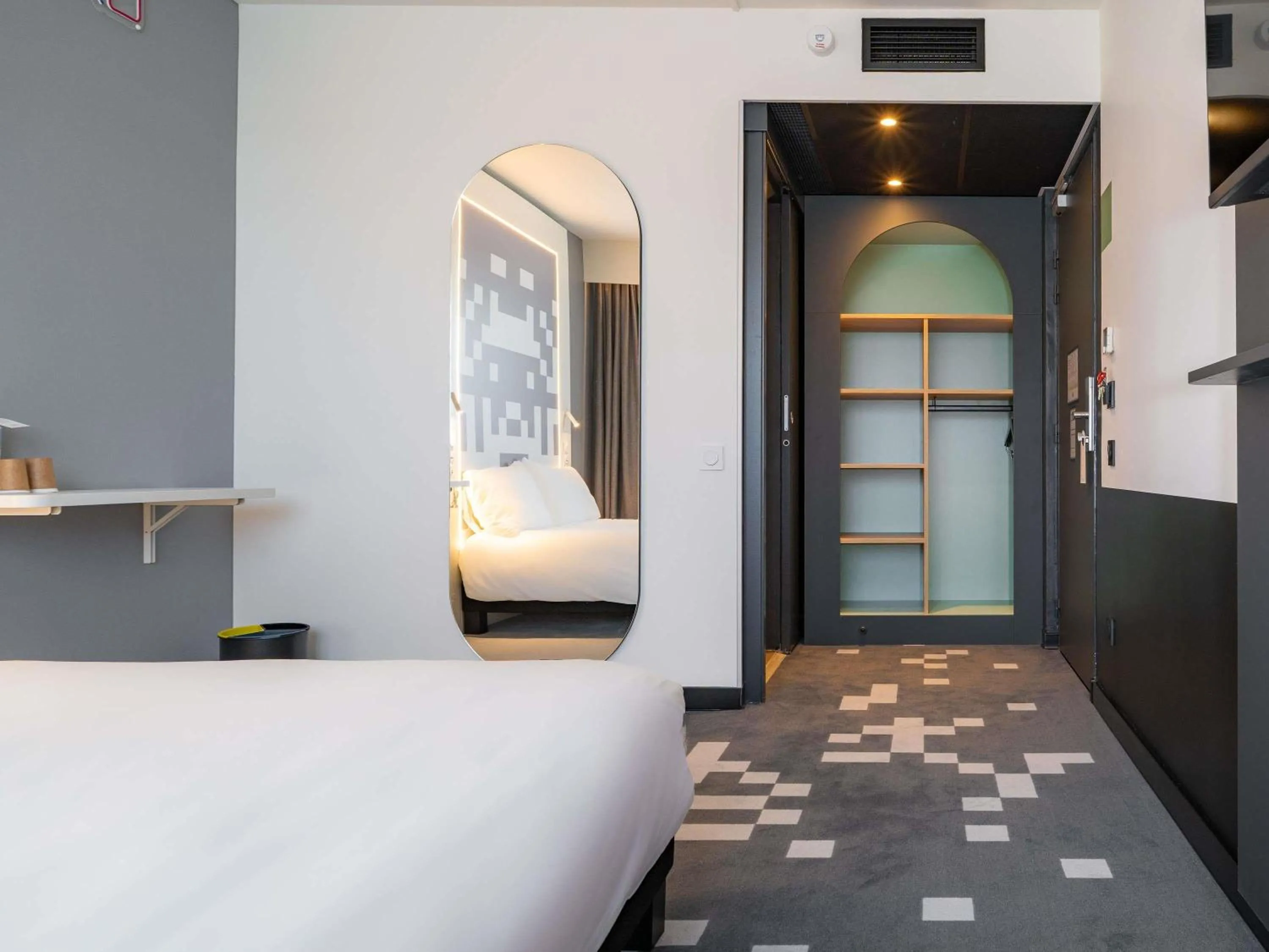 Bedroom, Bed in Mercure Béziers