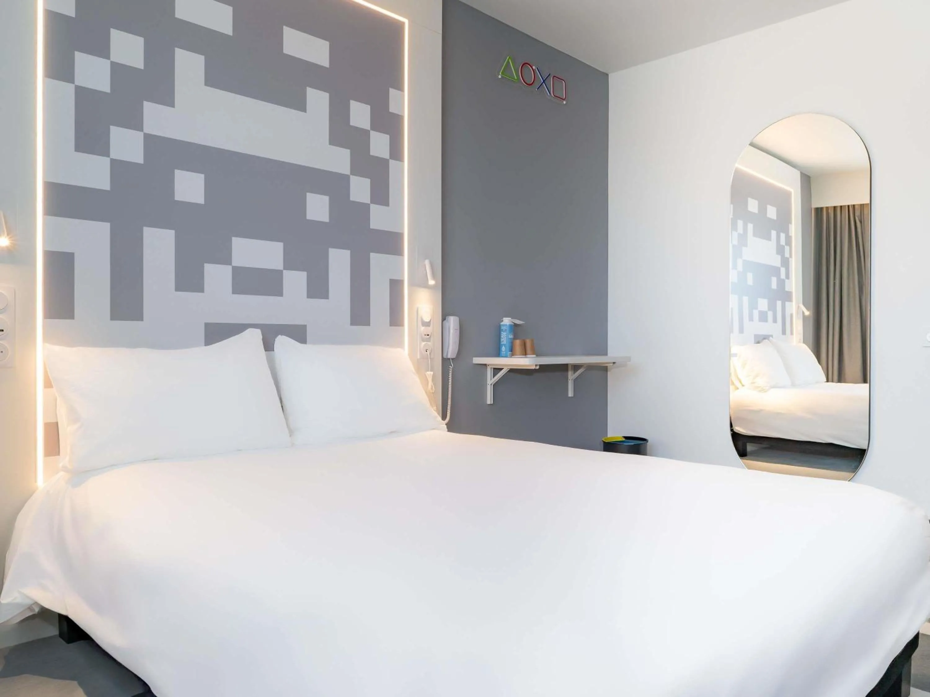 Bedroom, Bed in ibis Styles Béziers Centre