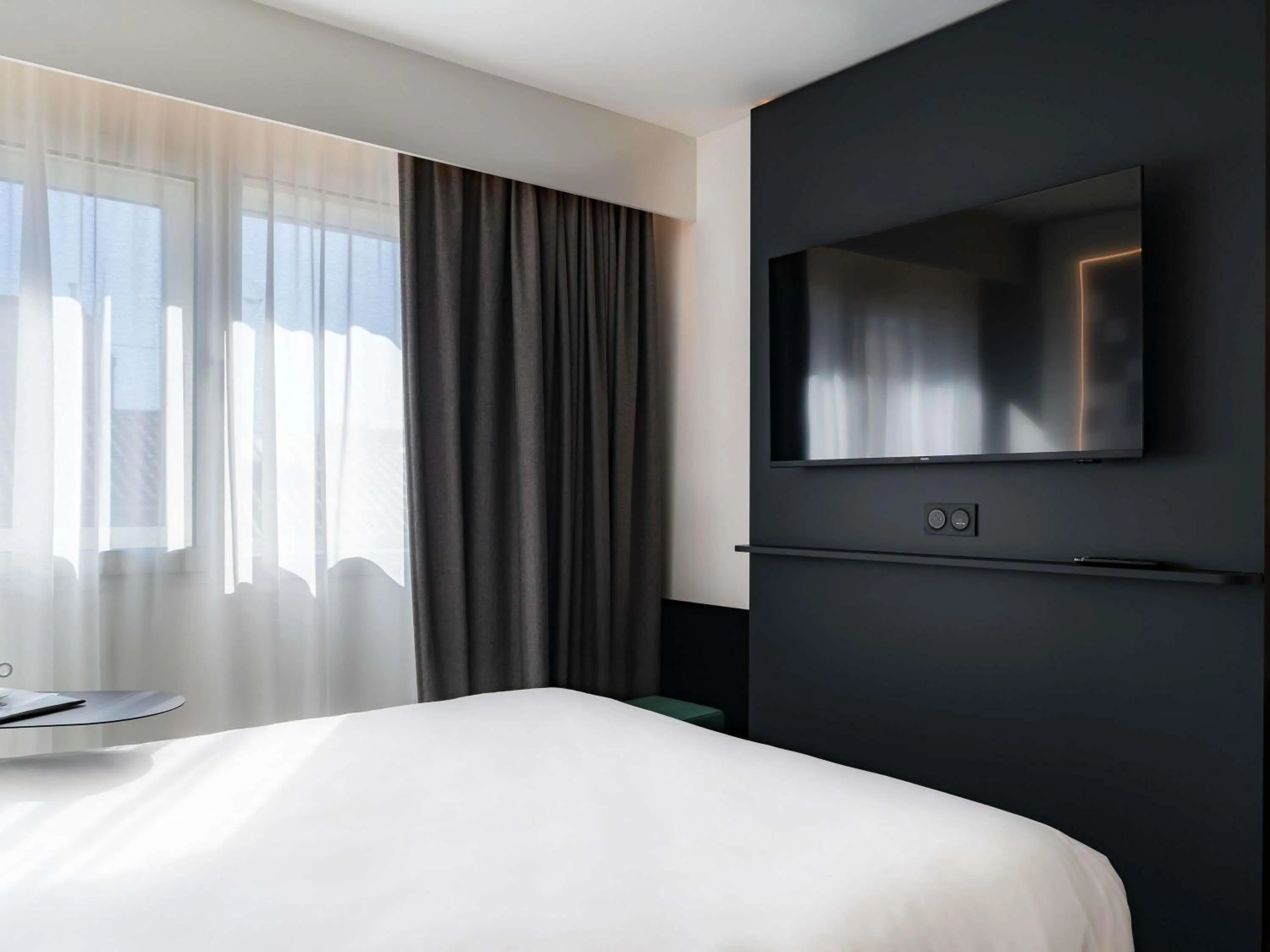 Bedroom, Bed in Mercure Béziers