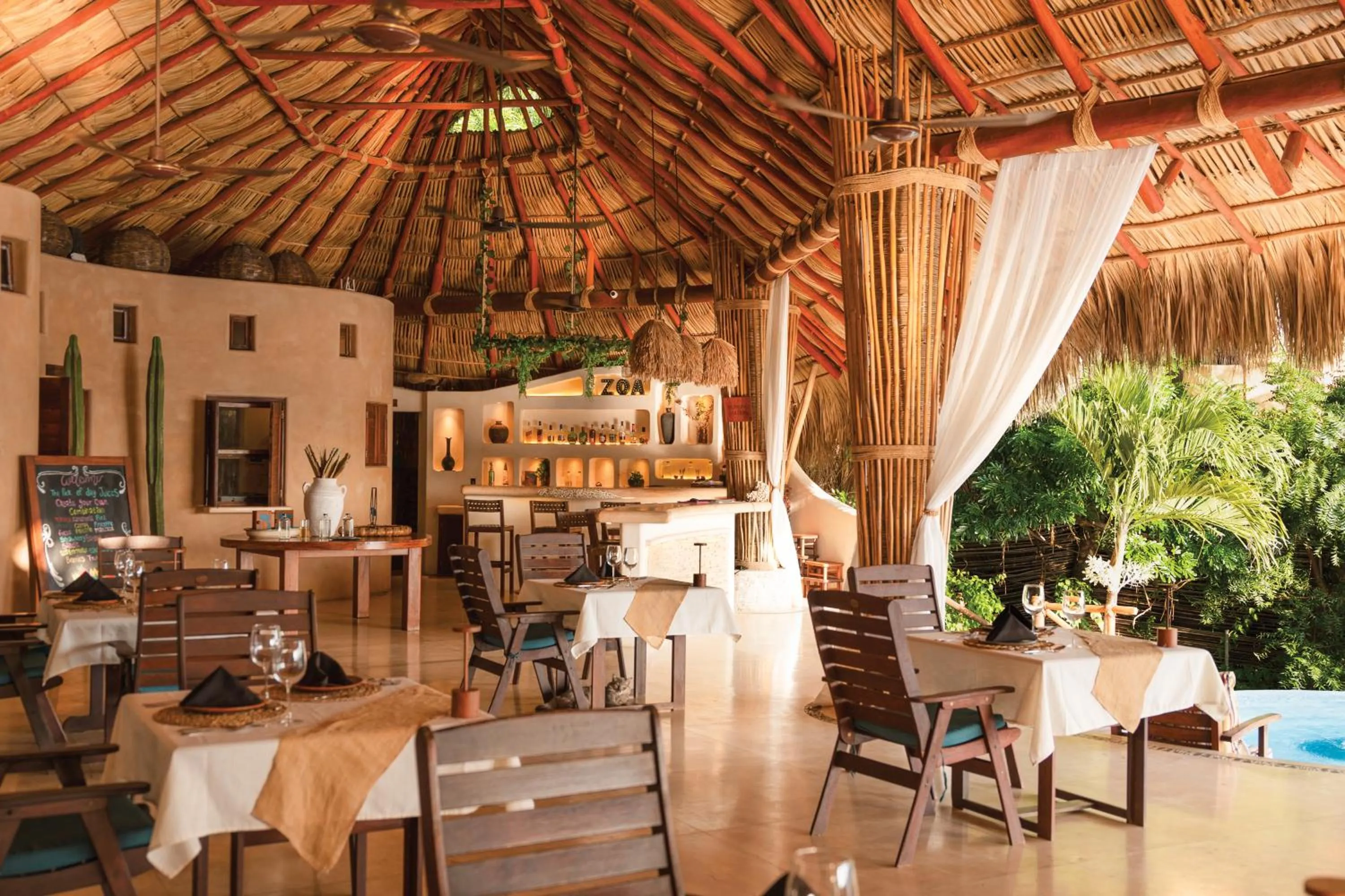 Restaurant/places to eat in ZOA Hotel - Adults Only