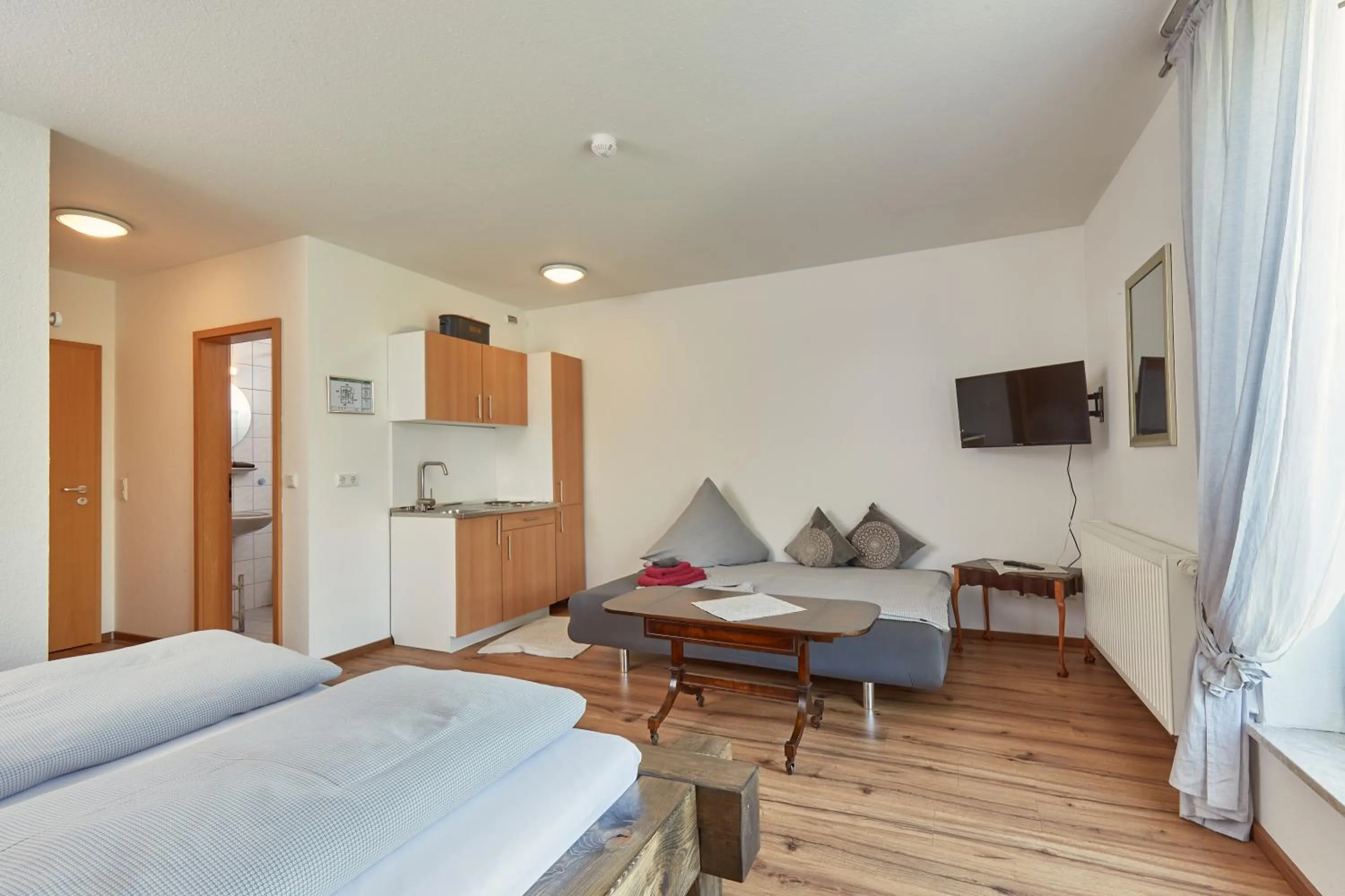 Photo of the whole room, Bed in Hotel-Krone-Lounge