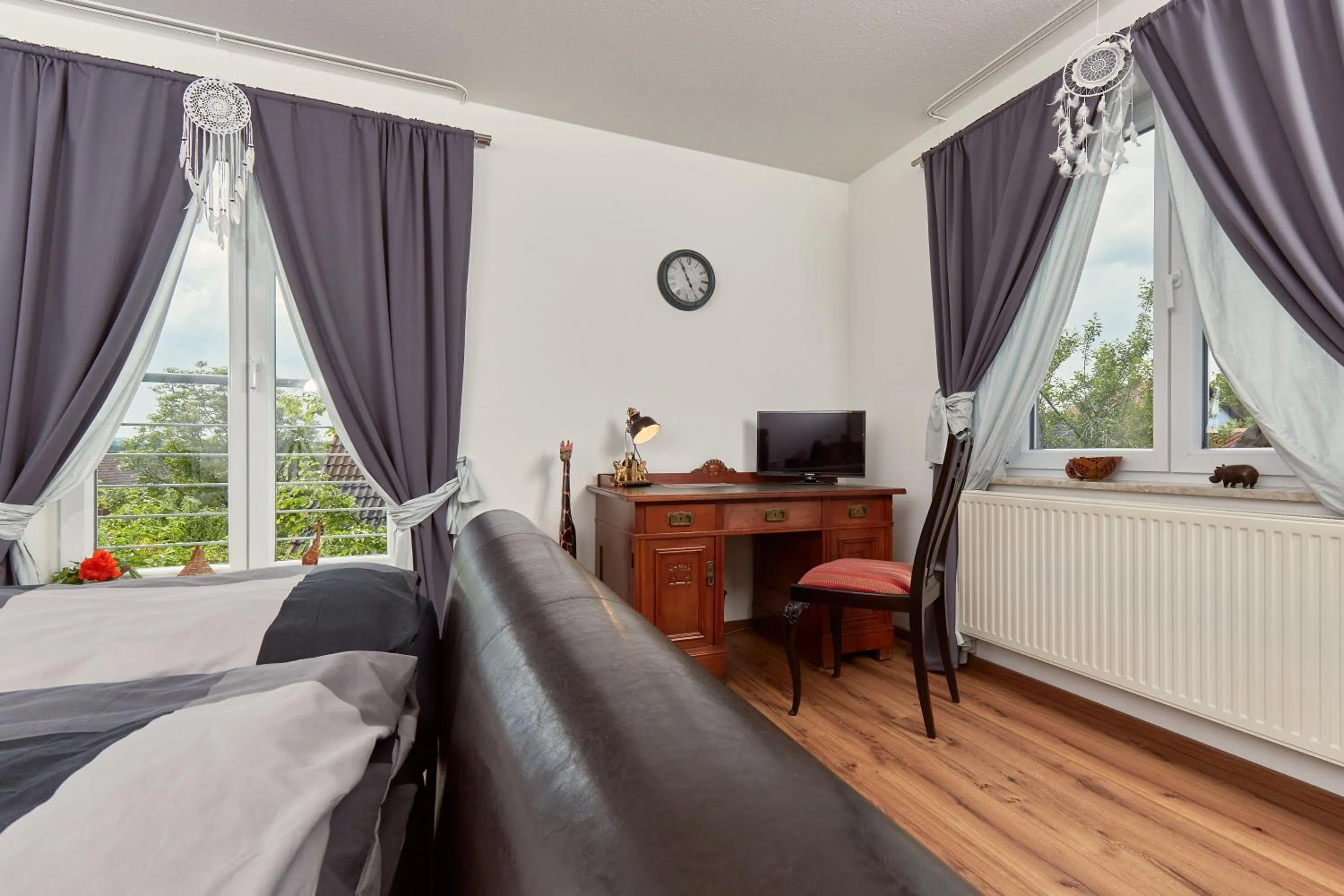 Photo of the whole room, Bed in Hotel-Krone-Lounge