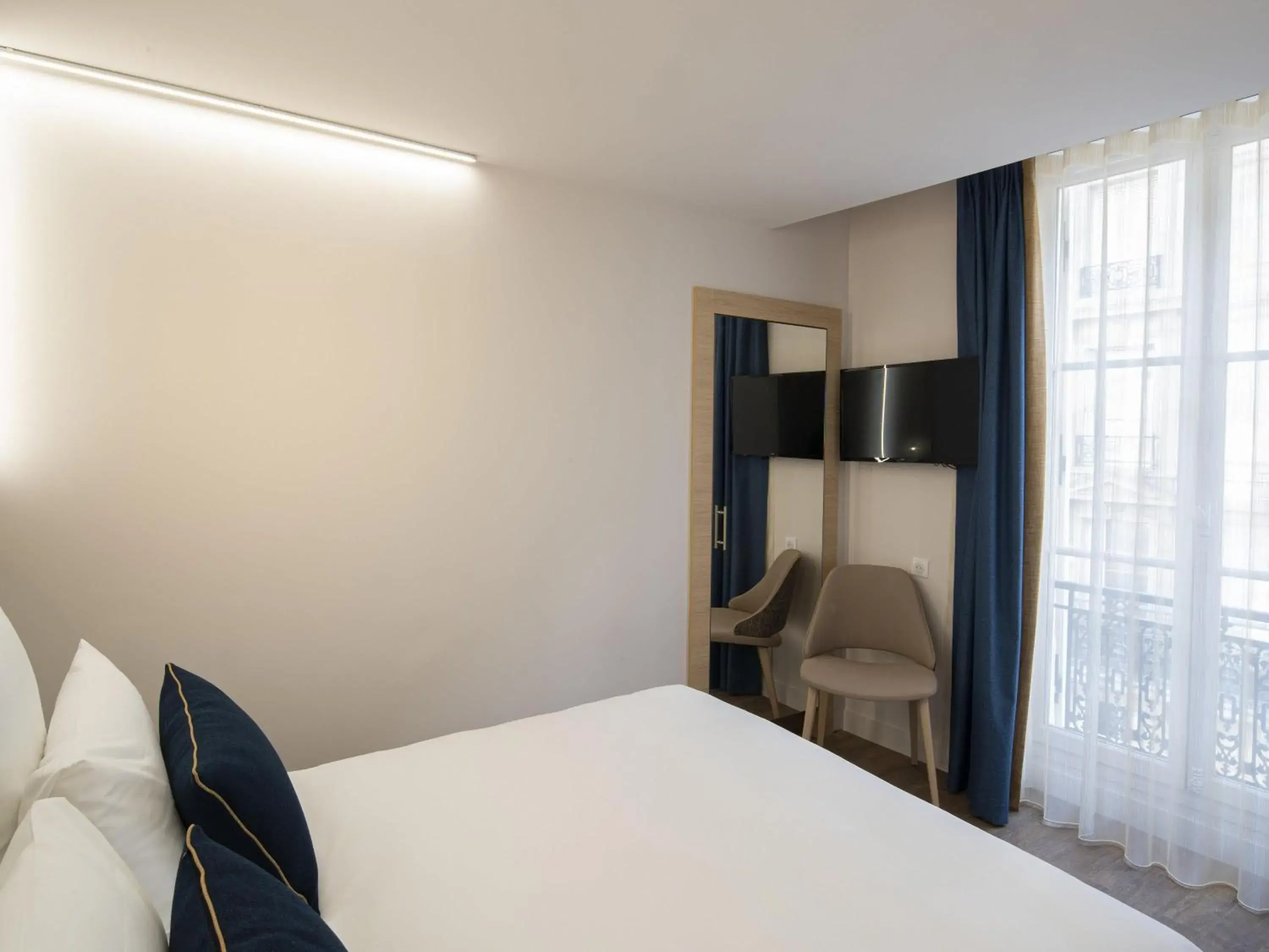 Classic Double Room in Mercure Paris Opera Lafayette Classic Double Room in Mercure Paris Opera Lafayette