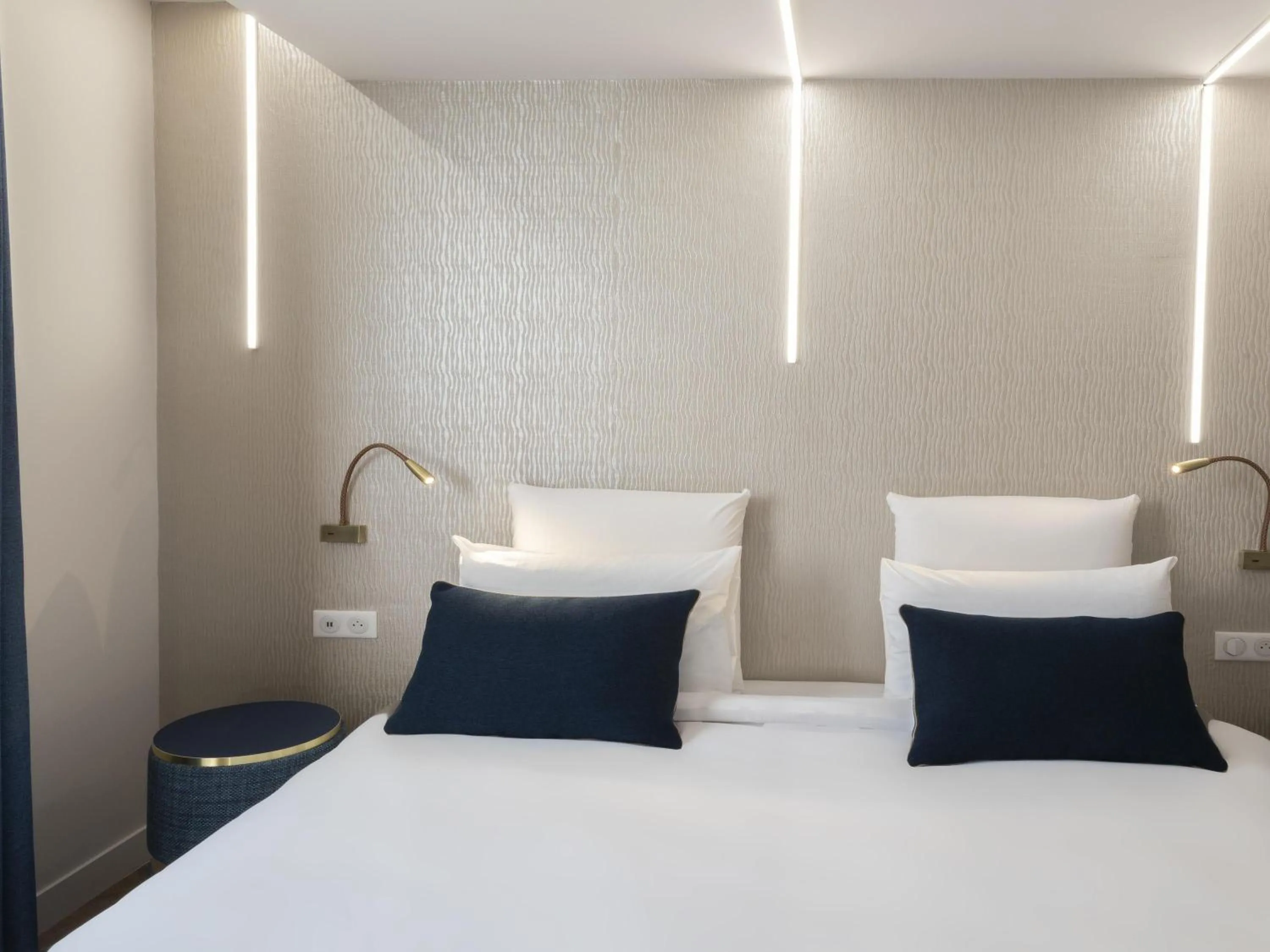 Bedroom, Bed in Mercure Paris Opera Lafayette