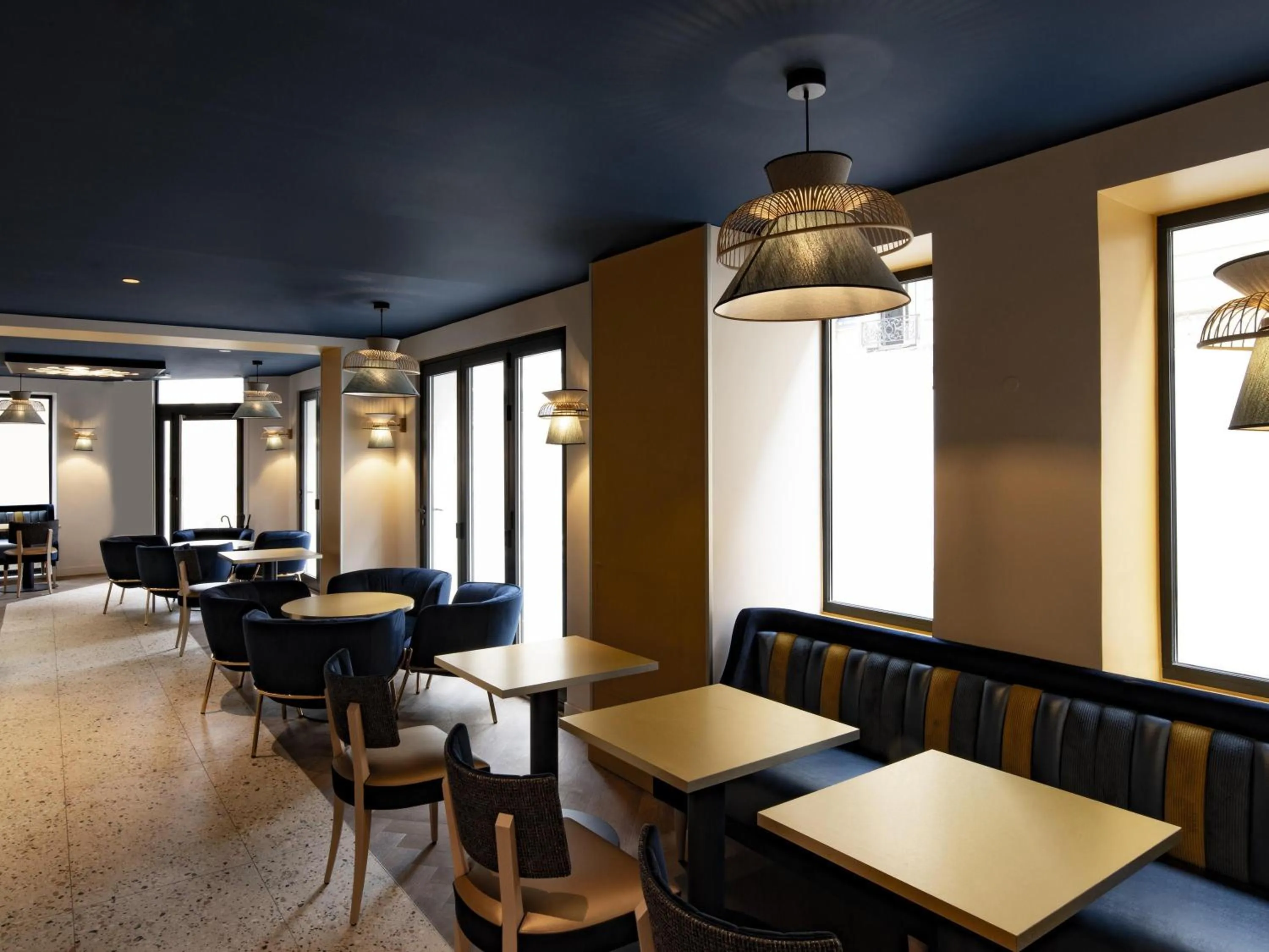 Lounge or bar in Mercure Paris Opera Lafayette