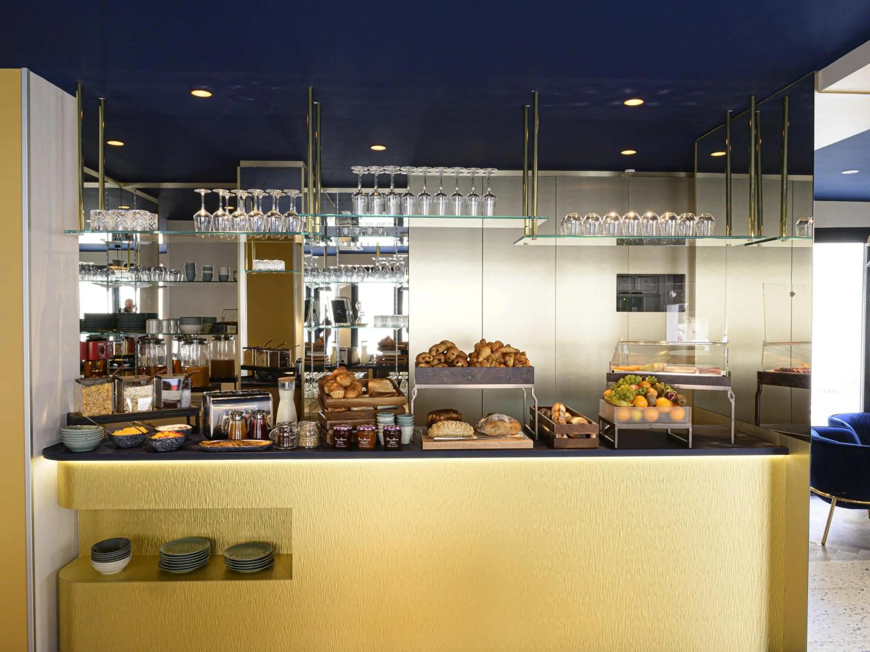 Property building in Mercure Paris Opera Lafayette