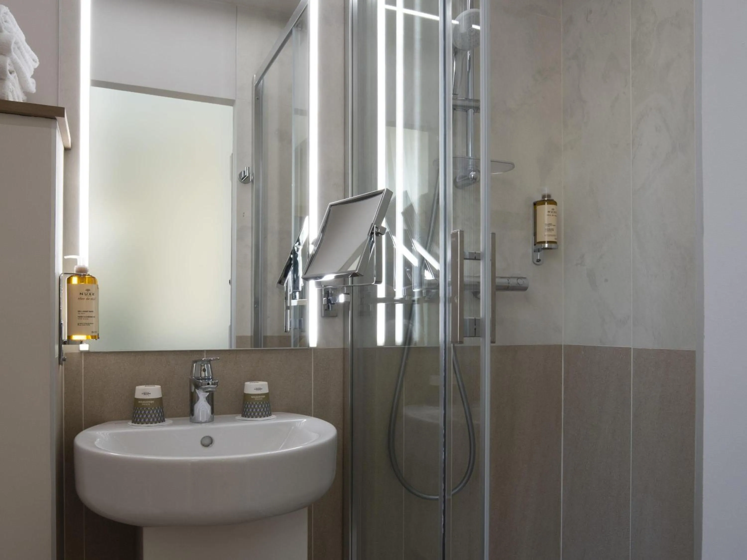 Bedroom in Mercure Paris Opera Lafayette