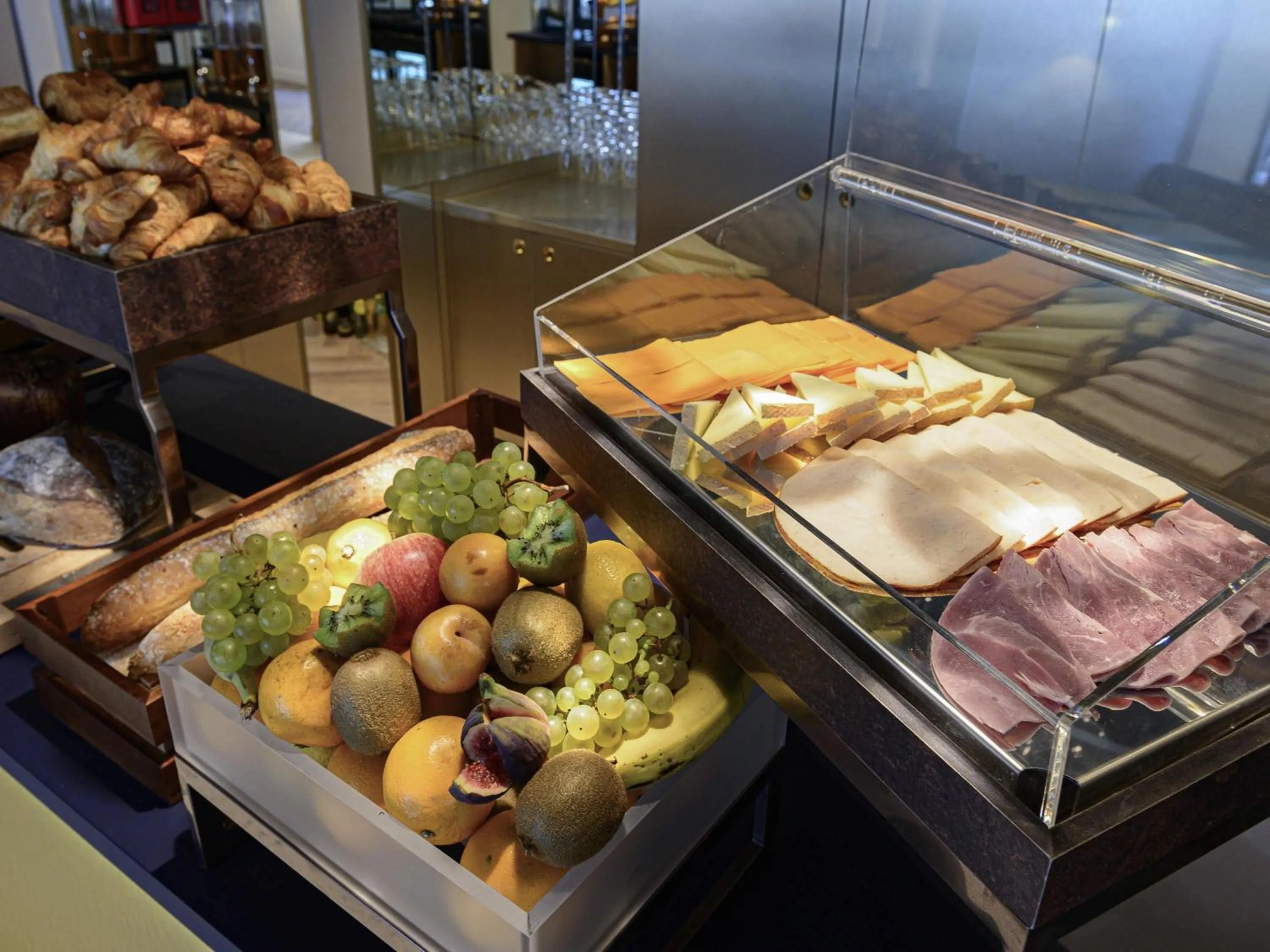 Breakfast in Mercure Paris Opera Lafayette