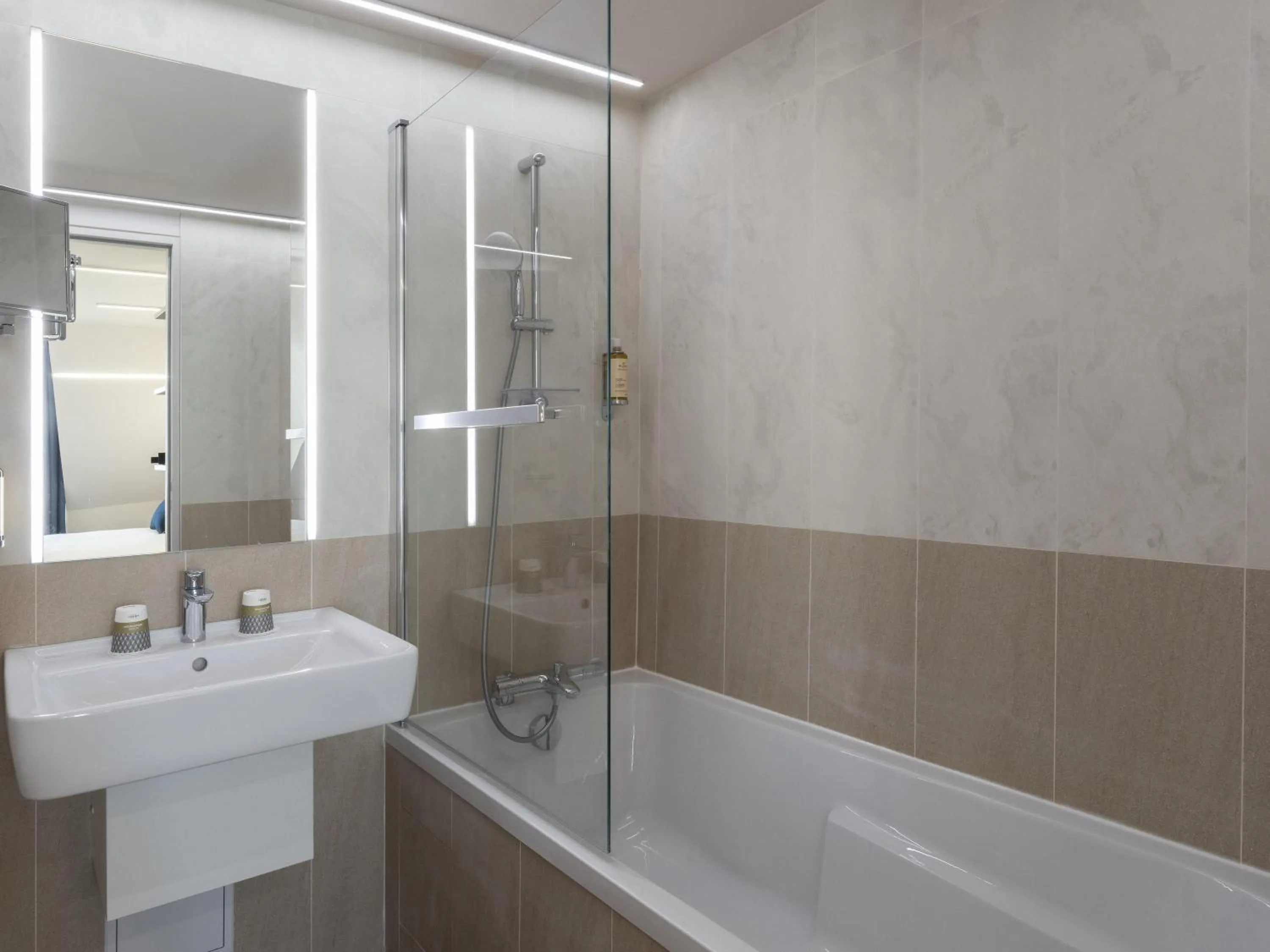 Bedroom in Mercure Paris Opera Lafayette