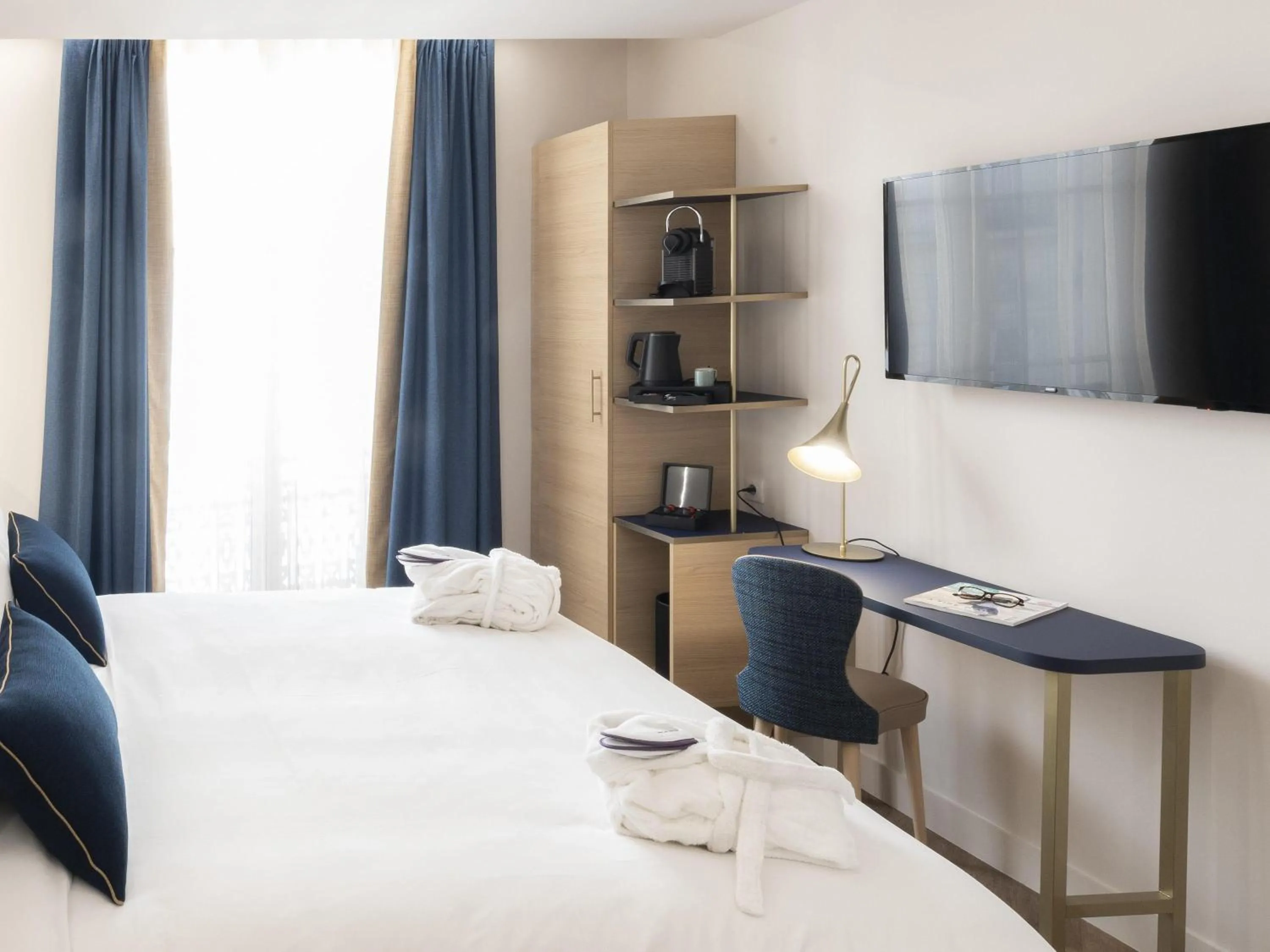 Bedroom, Bed in Mercure Paris Opera Lafayette