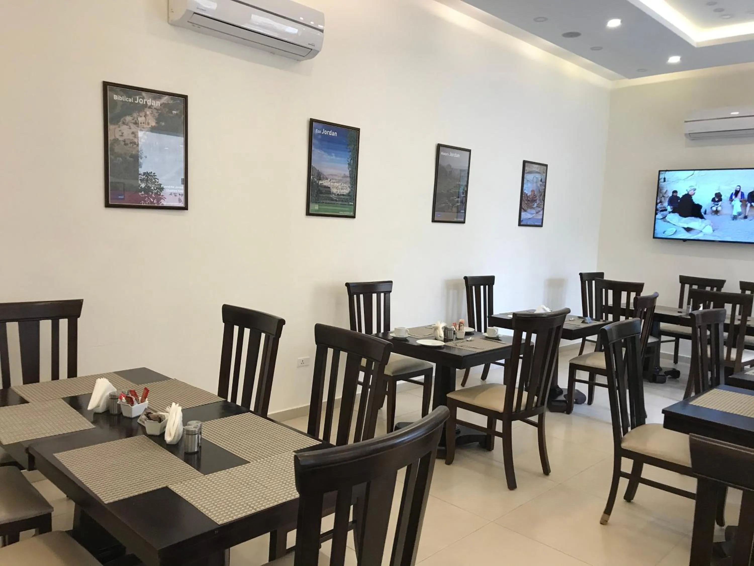 Restaurant/places to eat in Petra Heart Hotel