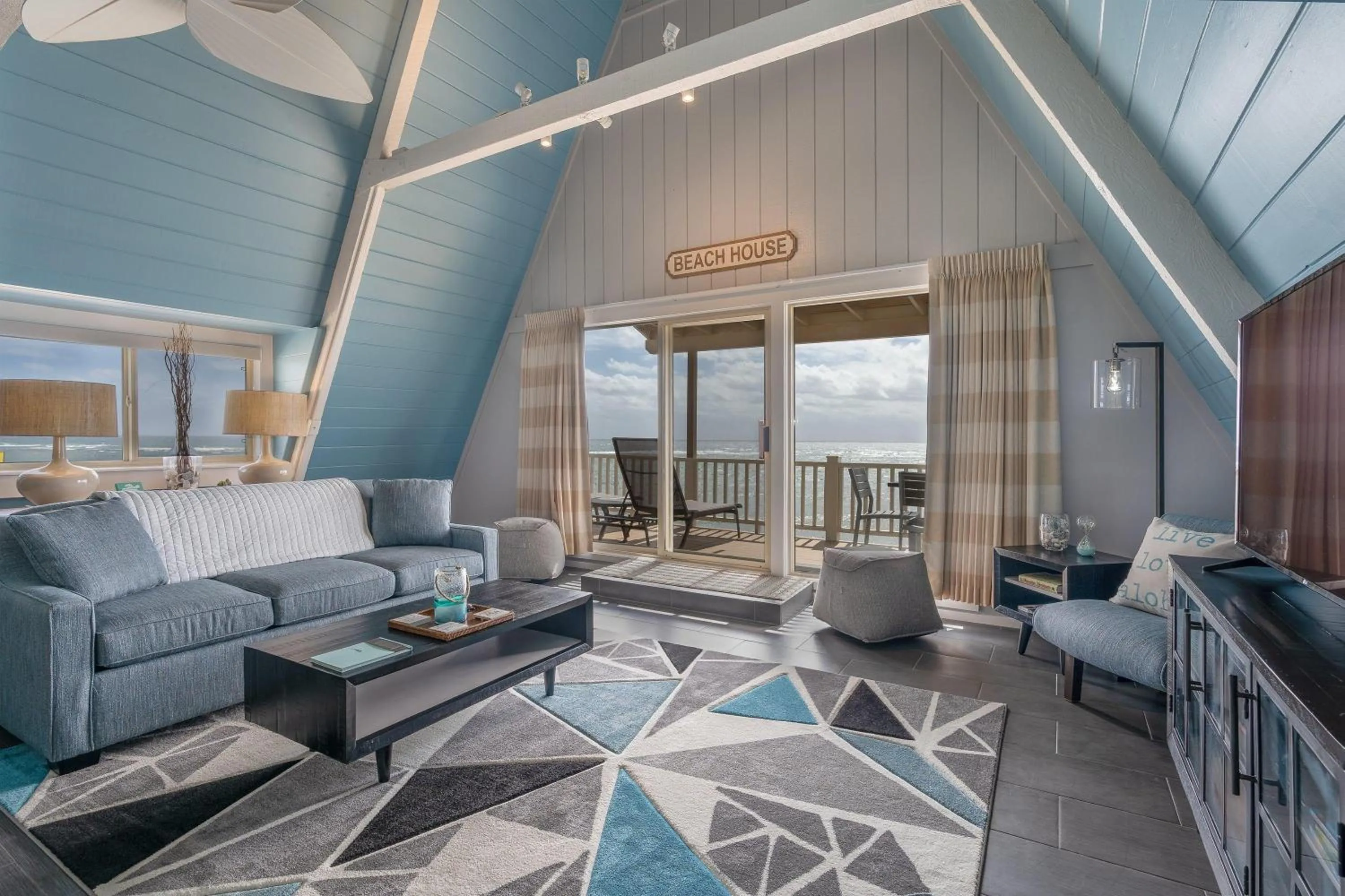 Photo of the whole room in THE ISO HOTEL, Trademark Collection by Wyndham