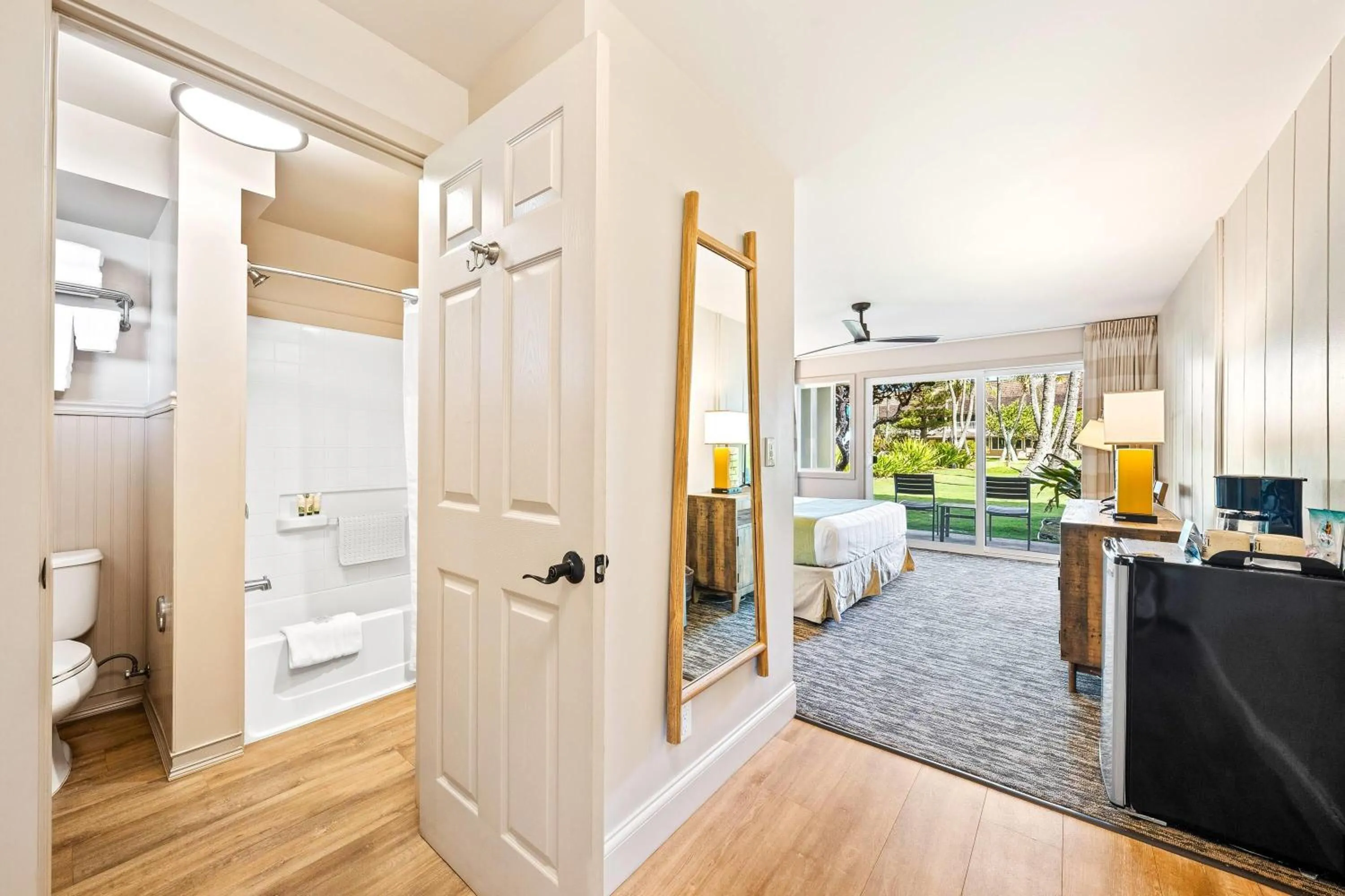 Photo of the whole room in THE ISO HOTEL, Trademark Collection by Wyndham