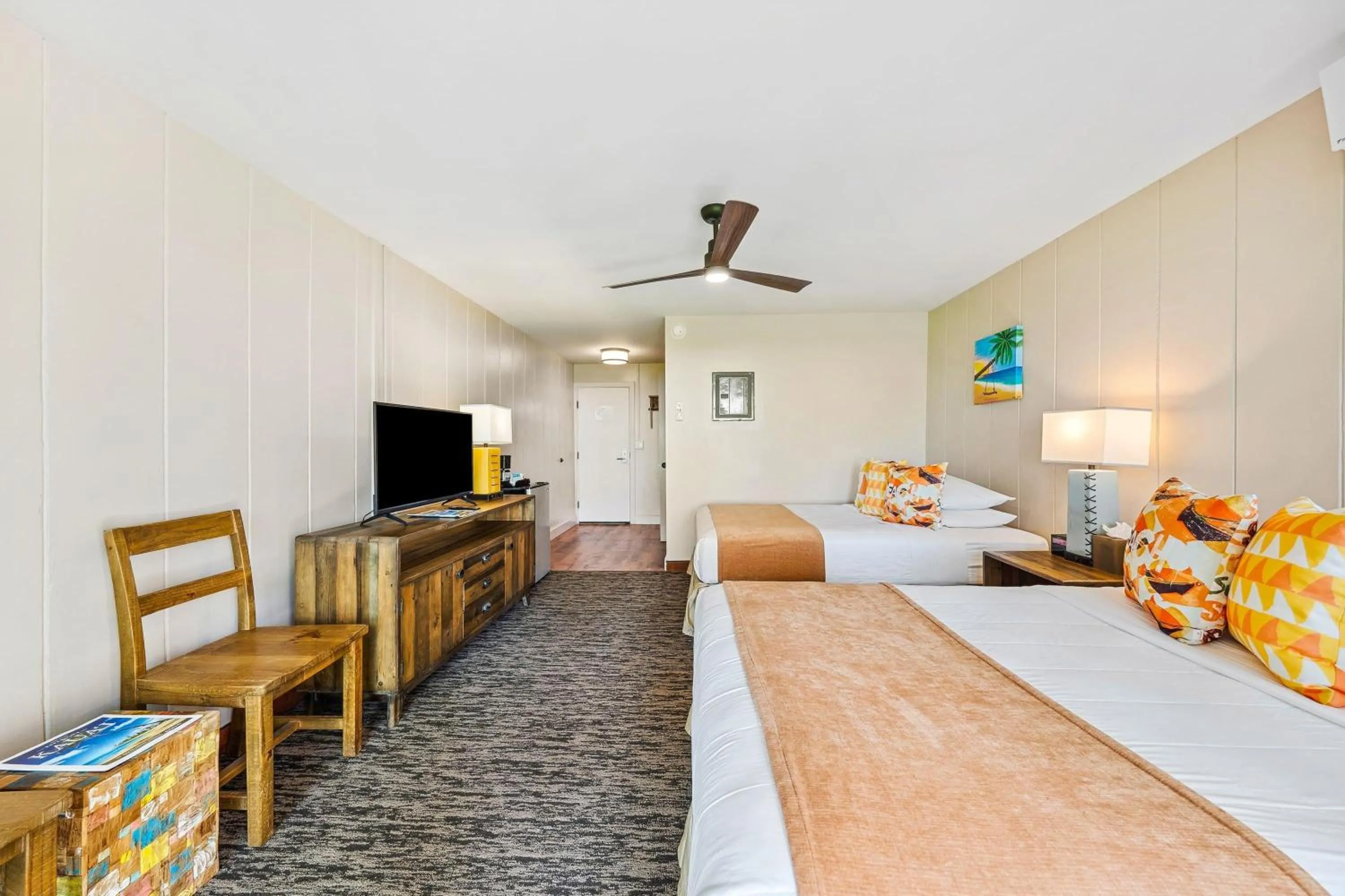 Photo of the whole room, Bed in THE ISO HOTEL, Trademark Collection by Wyndham