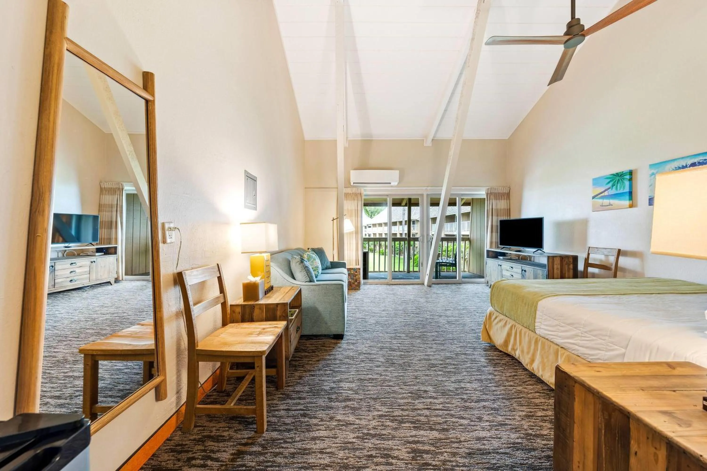 Photo of the whole room in THE ISO HOTEL, Trademark Collection by Wyndham