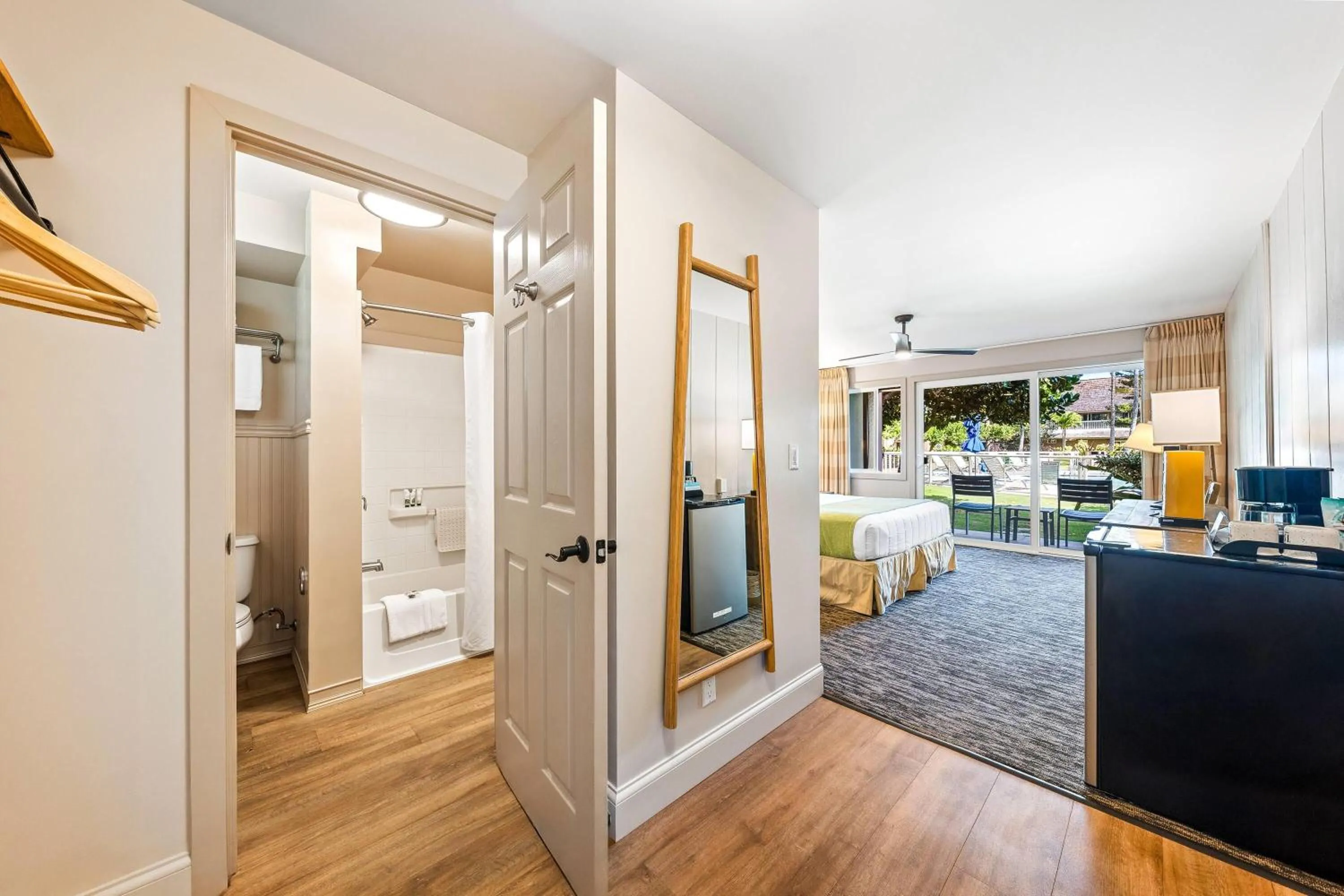 Photo of the whole room in THE ISO HOTEL, Trademark Collection by Wyndham