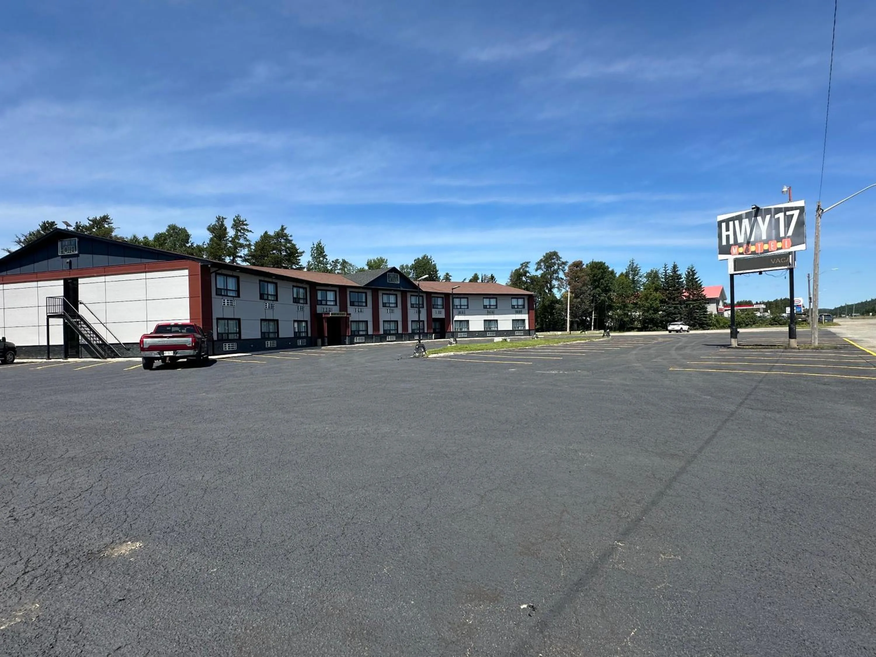 Property building in HWY 17 Hotel