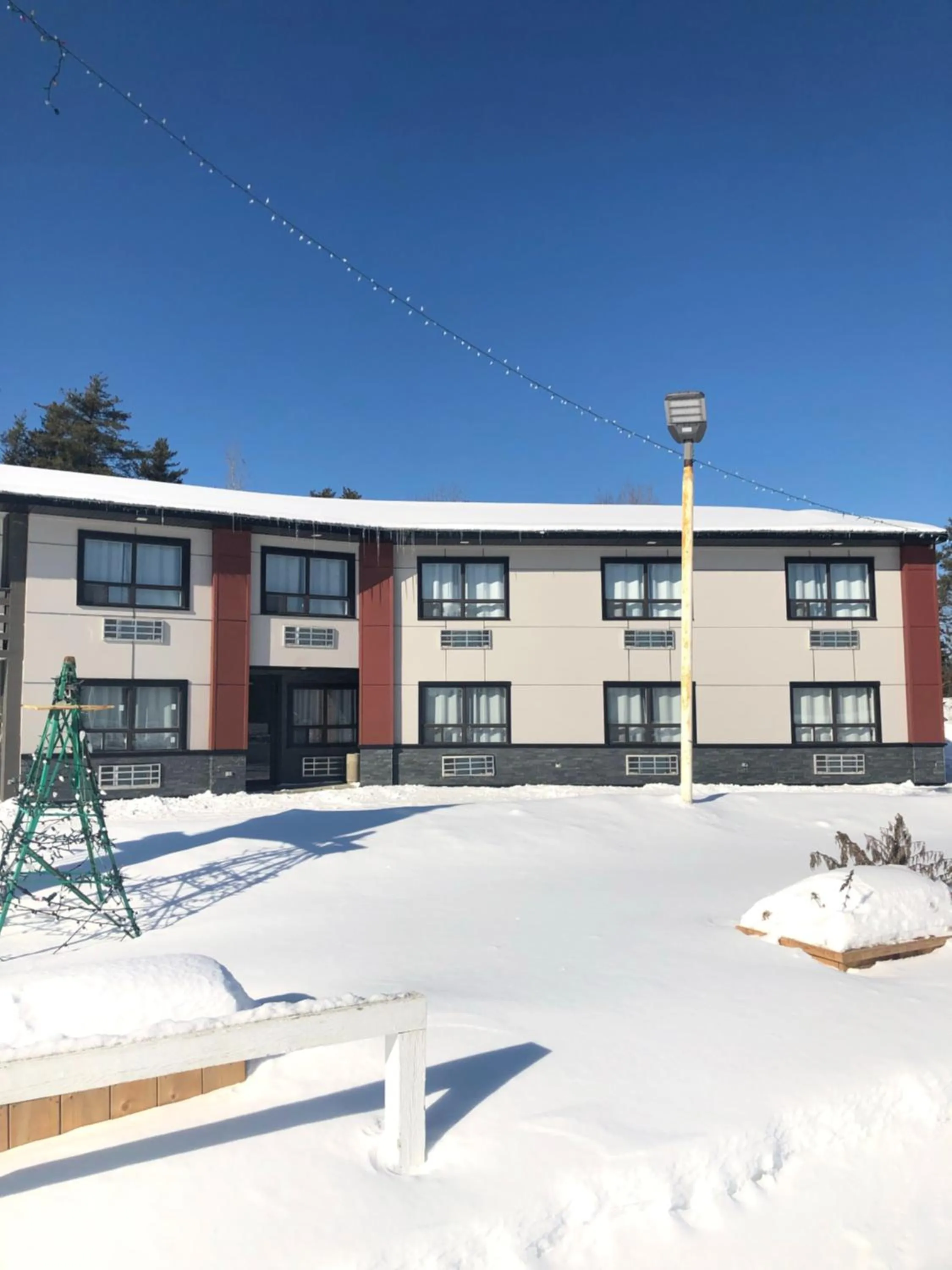 Property building in HWY 17 Hotel