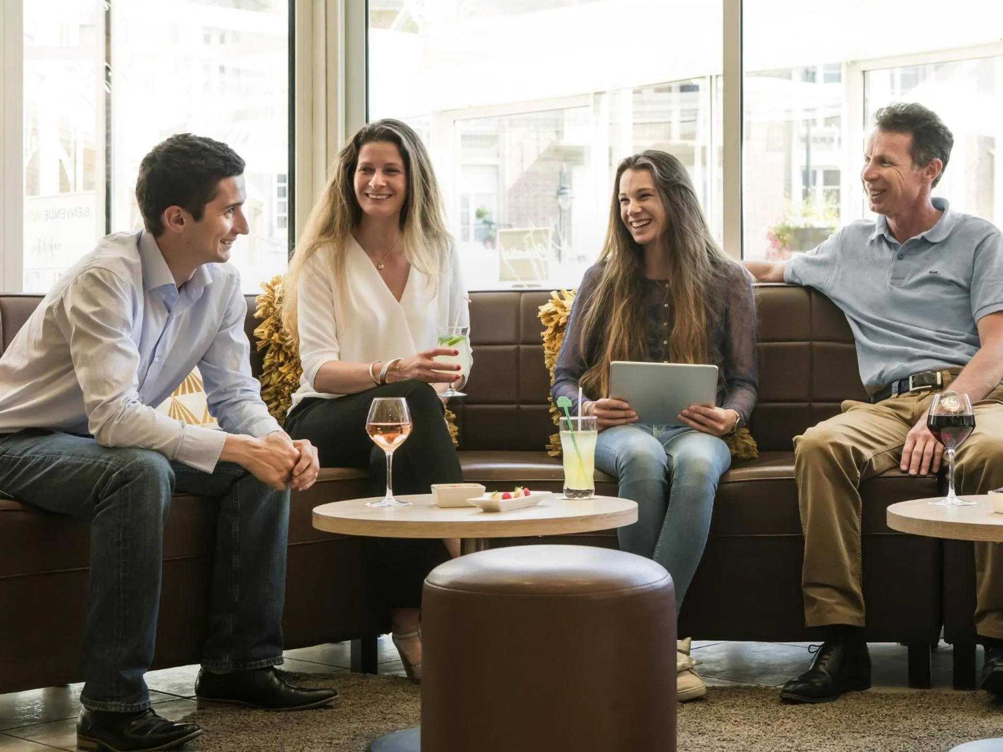 Lounge or bar in Mercure Abbeville Centre – Porte de La Baie de Somme