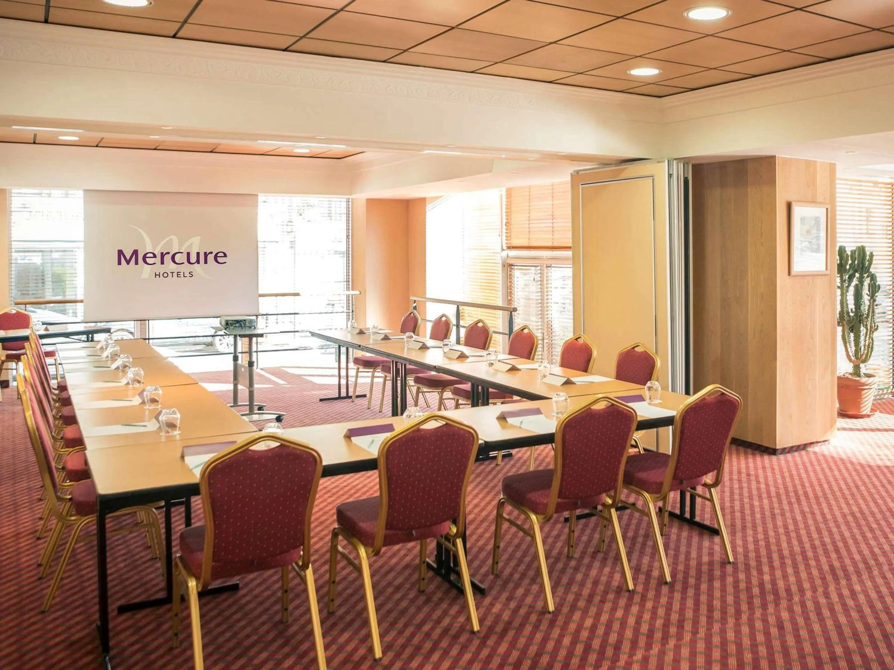 Property building in Mercure Abbeville Centre – Porte de La Baie de Somme