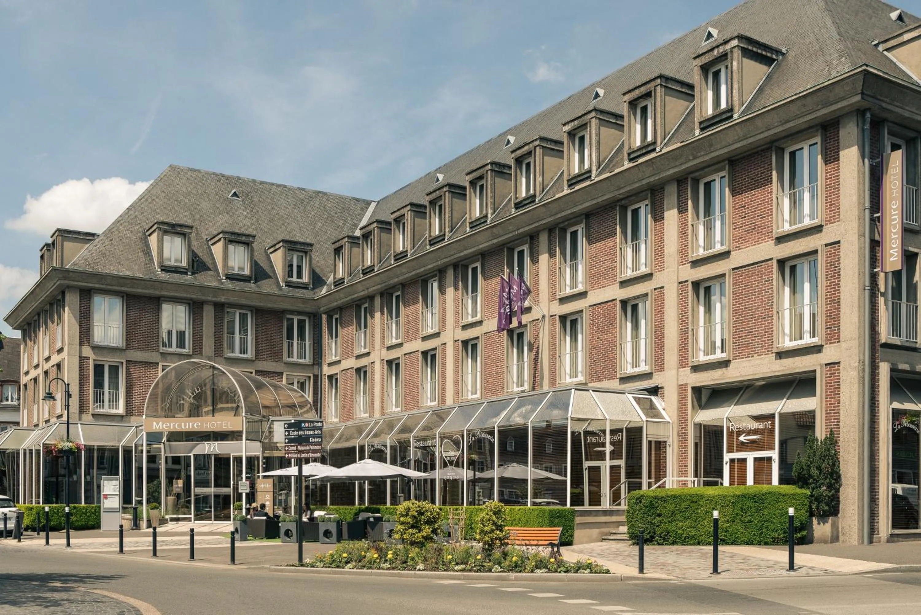 Facade/entrance in Mercure Abbeville Centre – Porte de La Baie de Somme