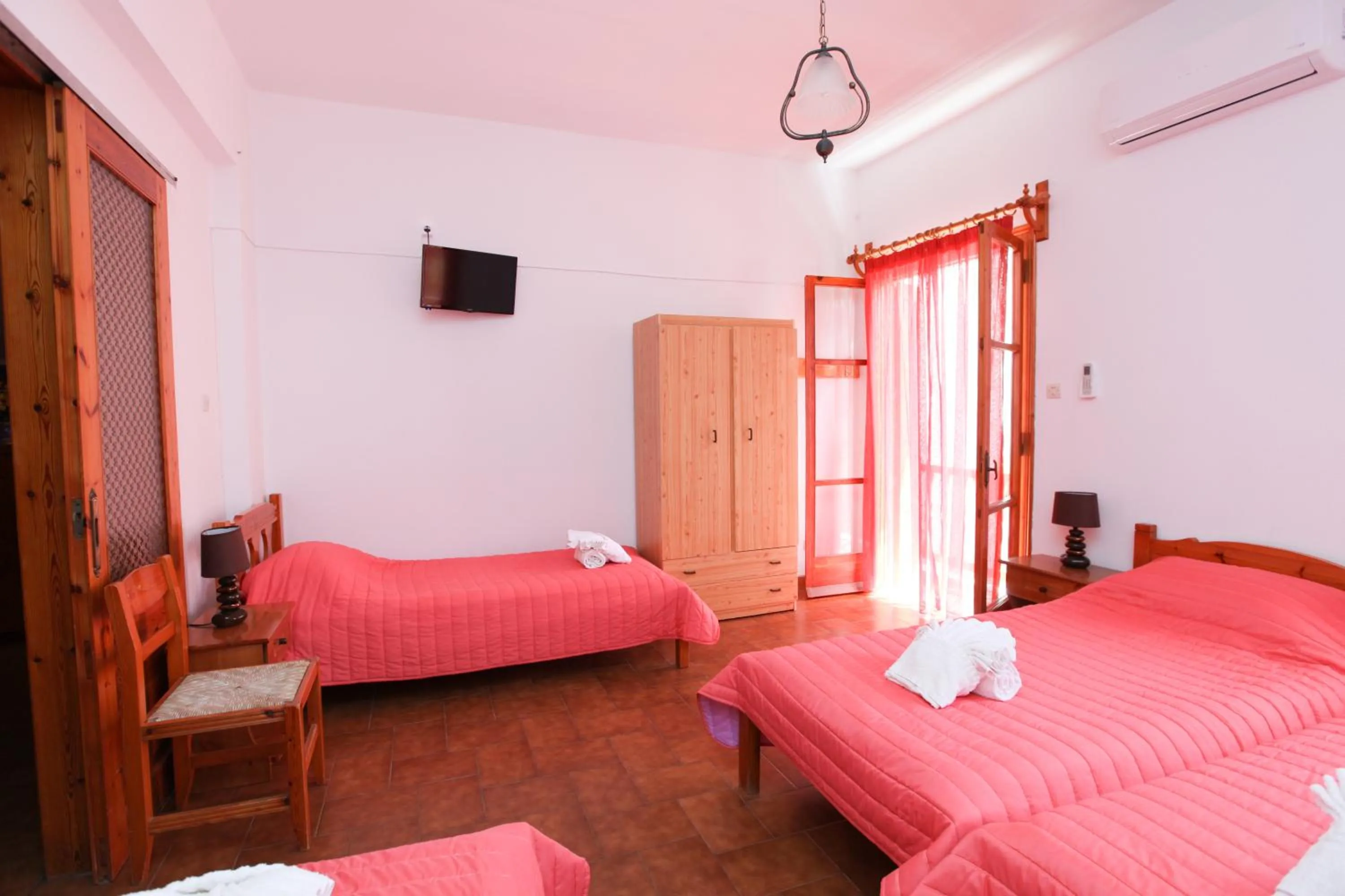 Photo of the whole room in Skiathos House