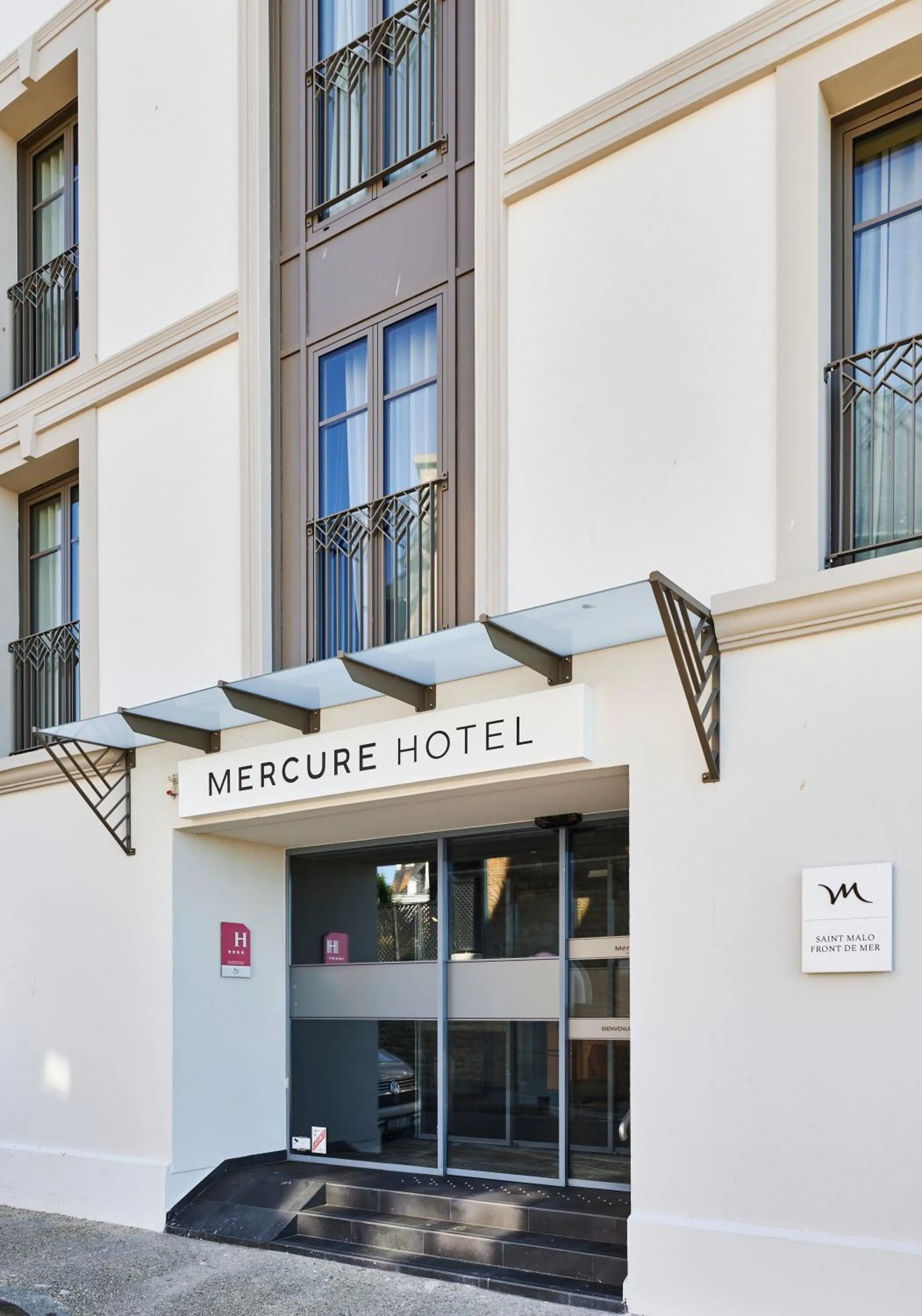 Property building in Mercure St Malo Front de Mer
