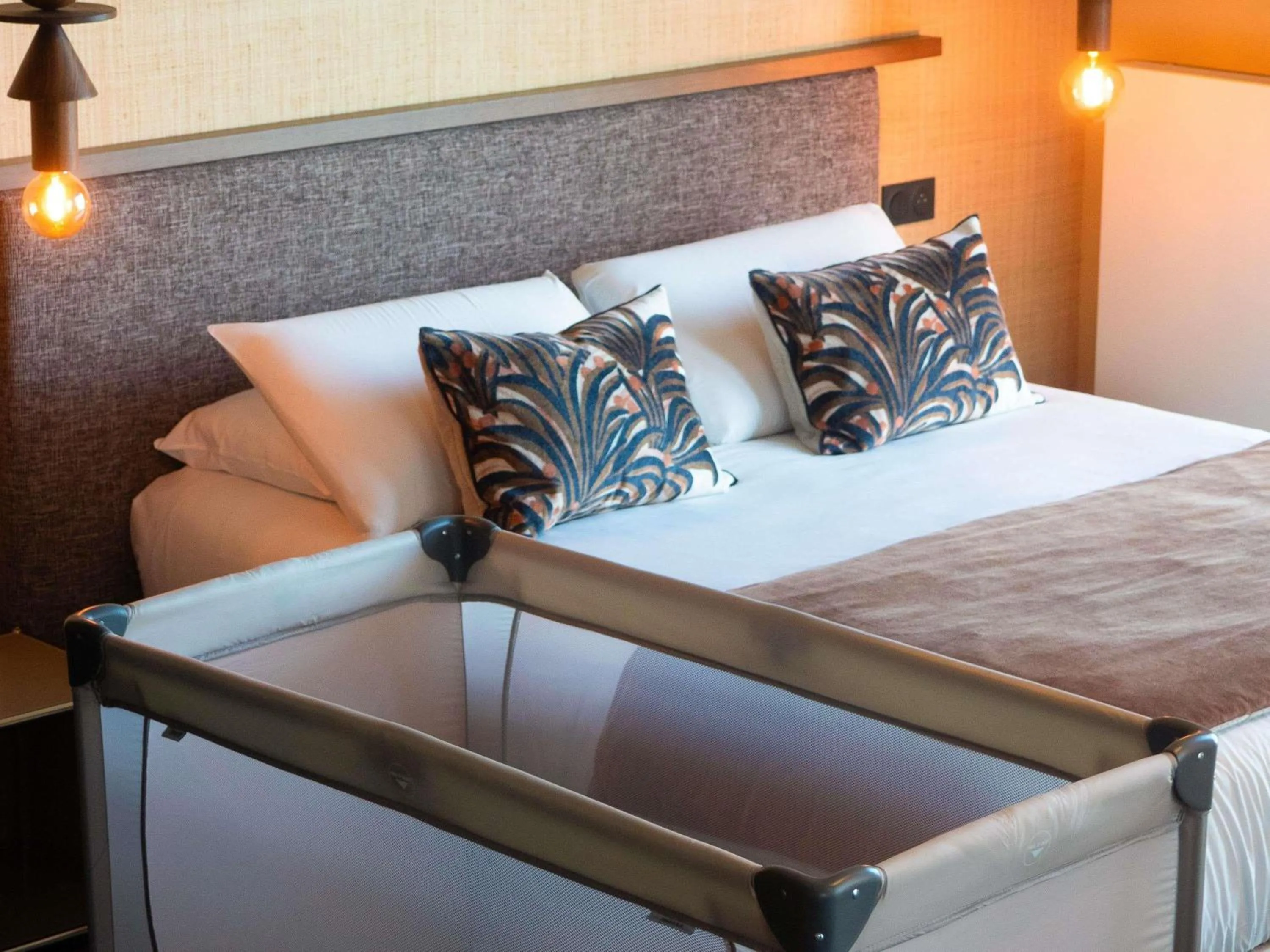 Other, Bed in Mercure St Malo Front de Mer