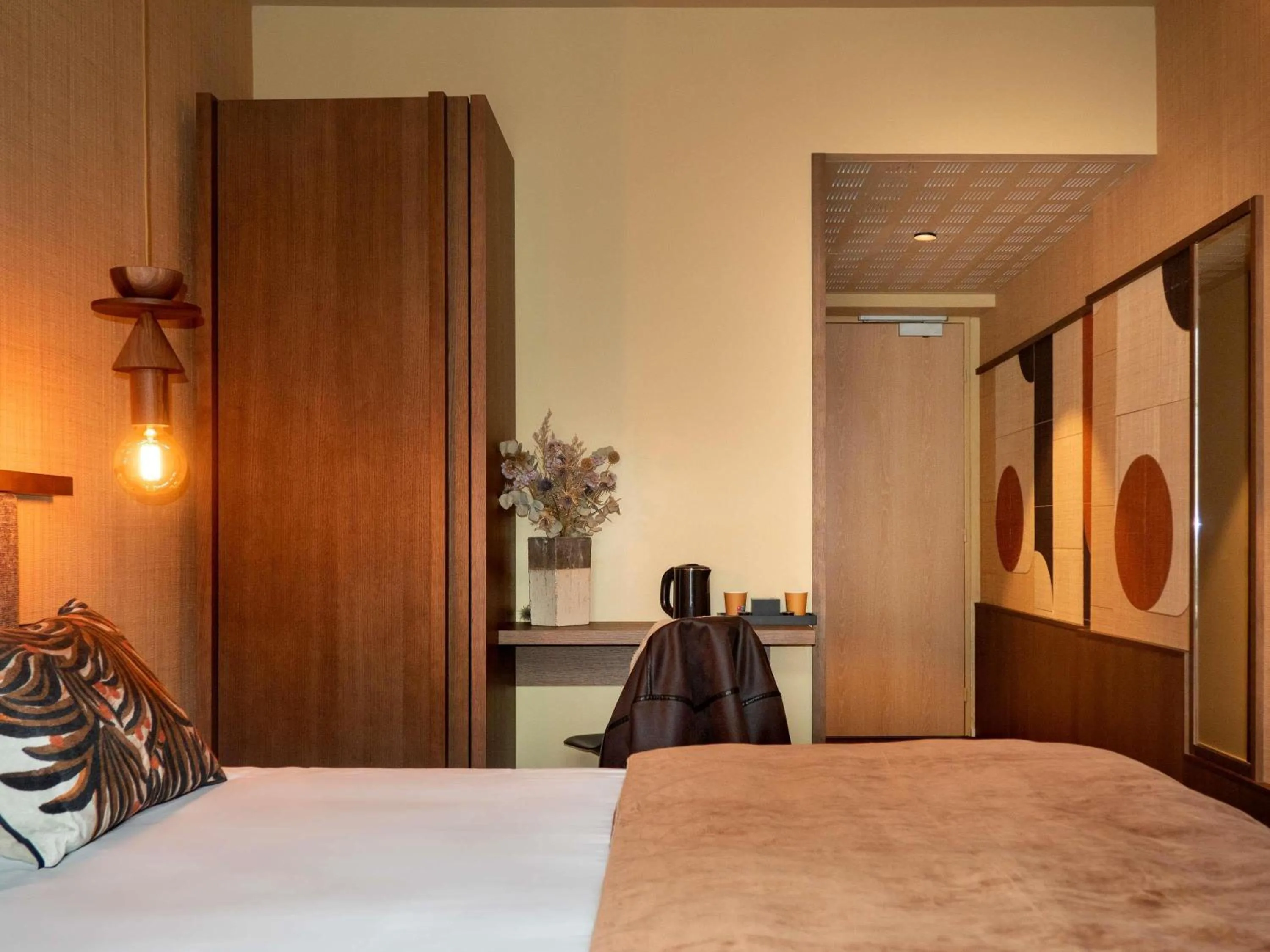 Bedroom, Bed in Mercure St Malo Front de Mer