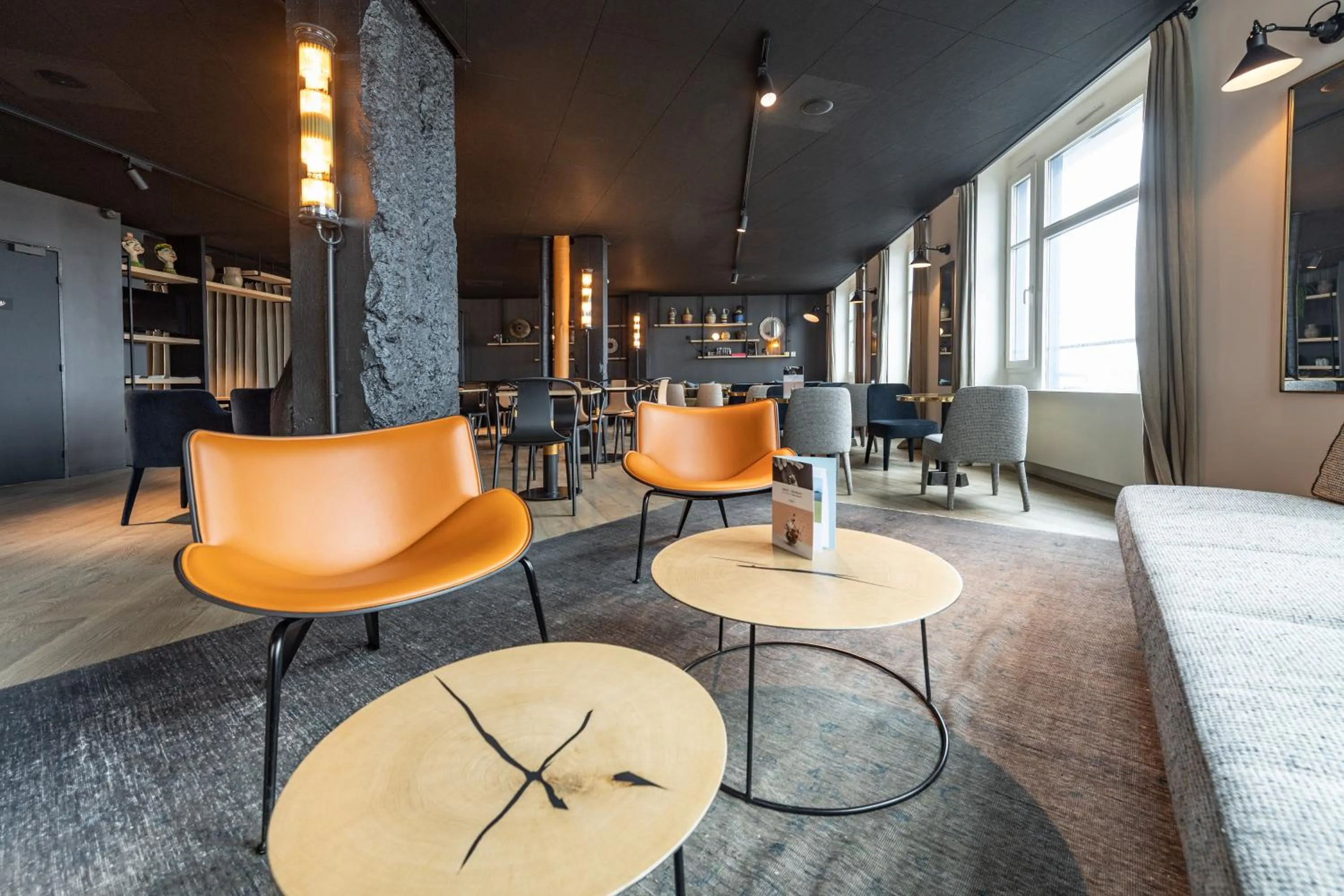 Communal lounge/ TV room in Mercure St Malo Front de Mer