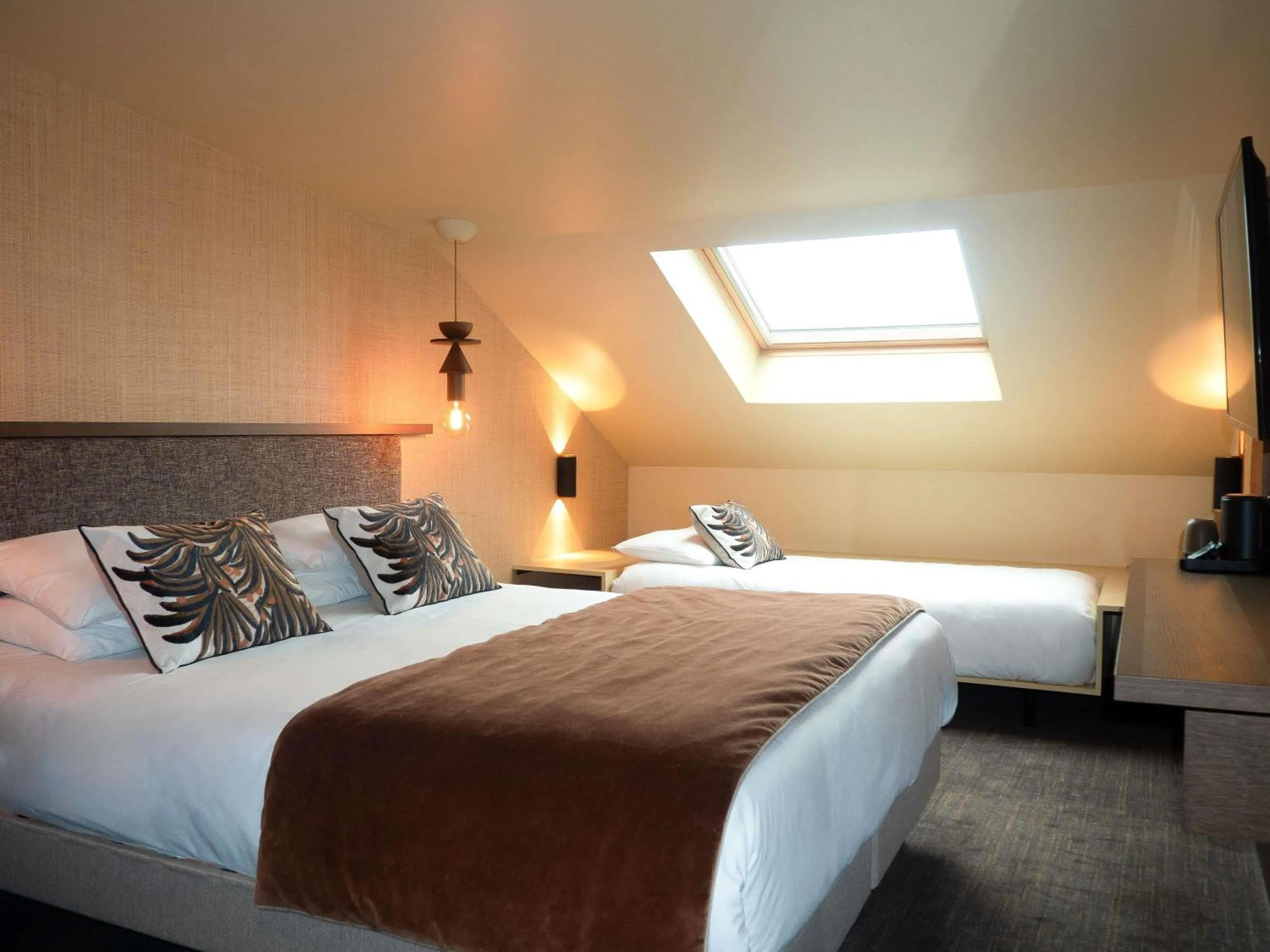 Bedroom, Bed in Mercure St Malo Front de Mer