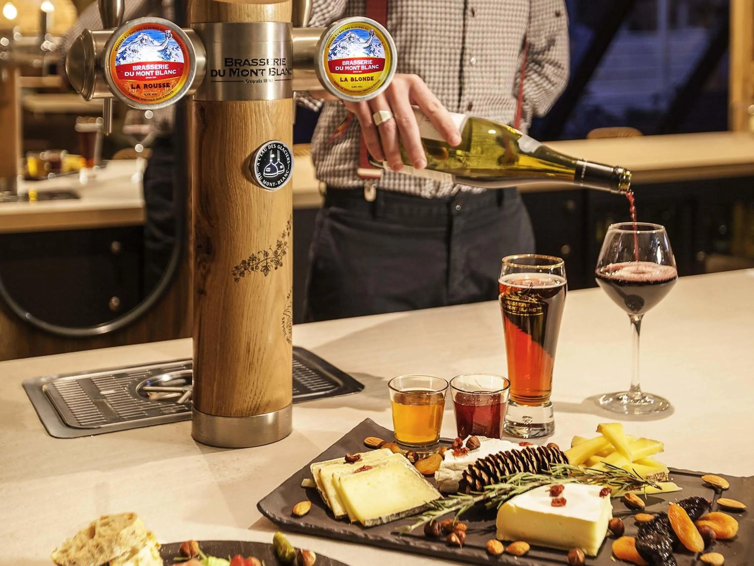 Lounge or bar in Mercure Chambéry Centre