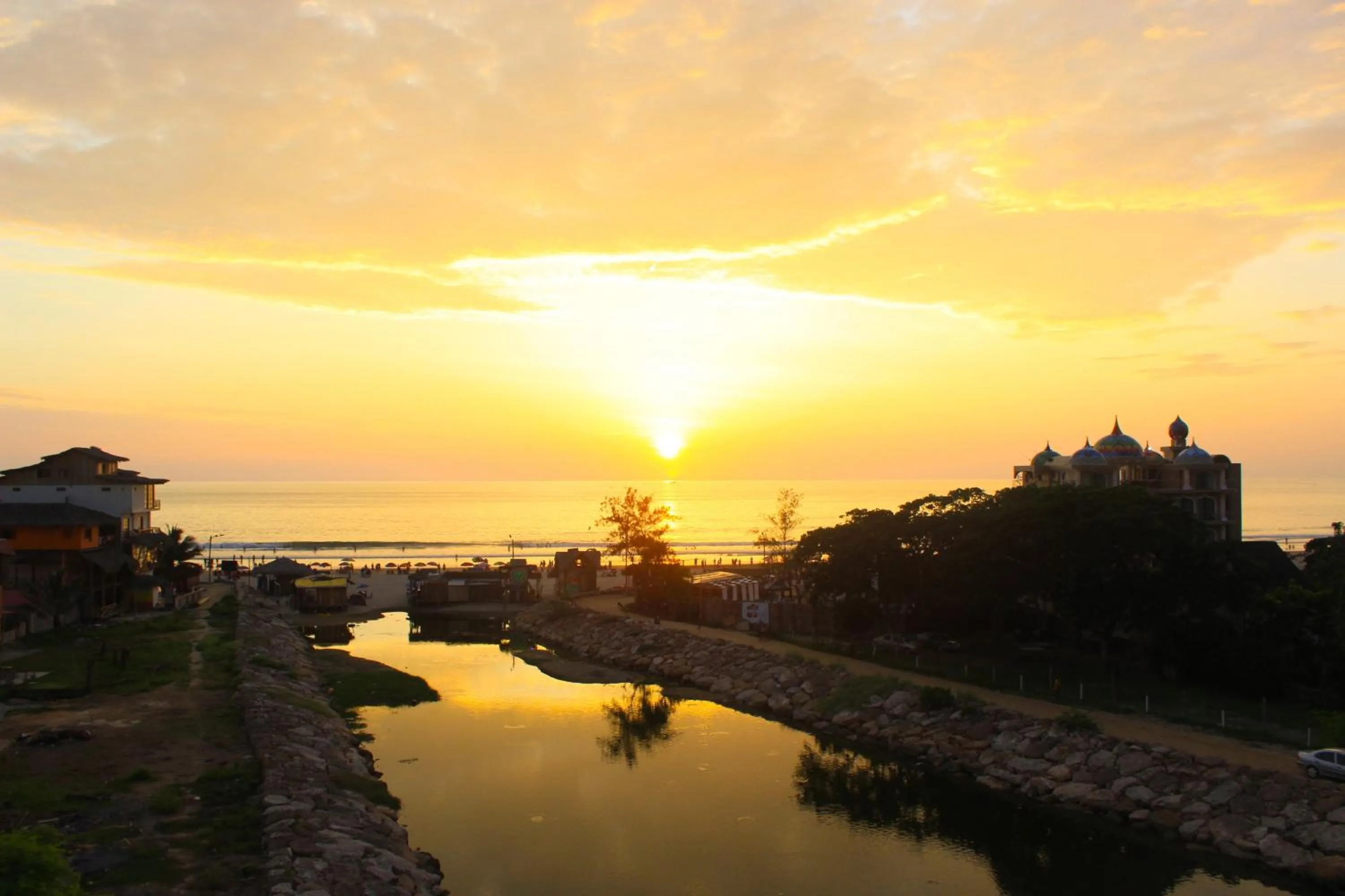 Facade/entrance in Dharma Beach