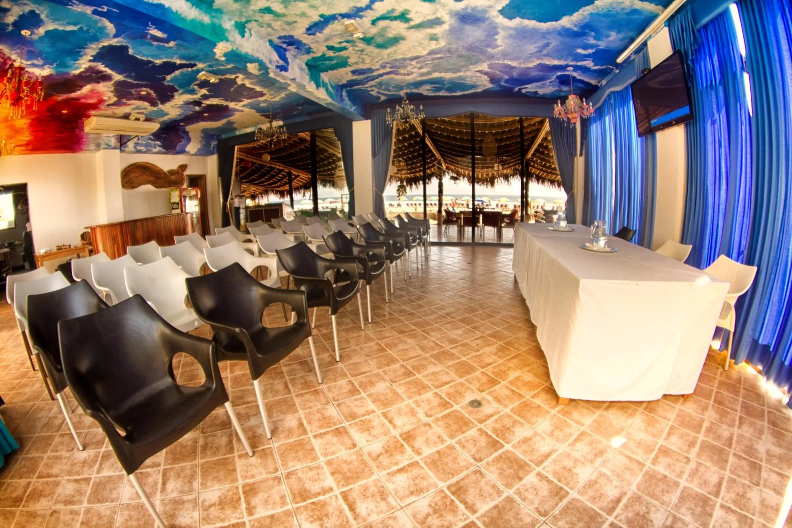 Communal lounge/ TV room in Dharma Beach