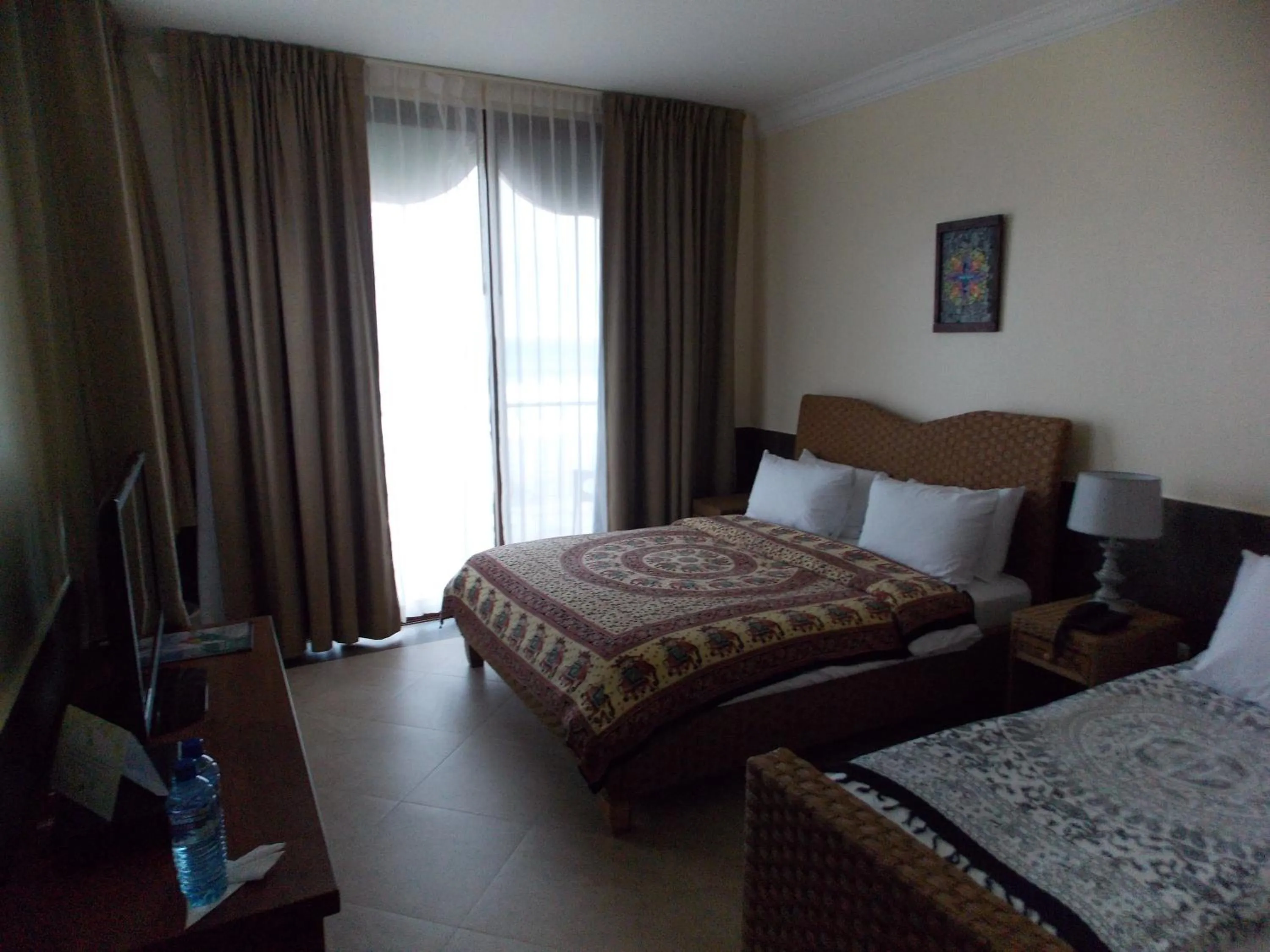 Photo of the whole room, Bed in Dharma Beach