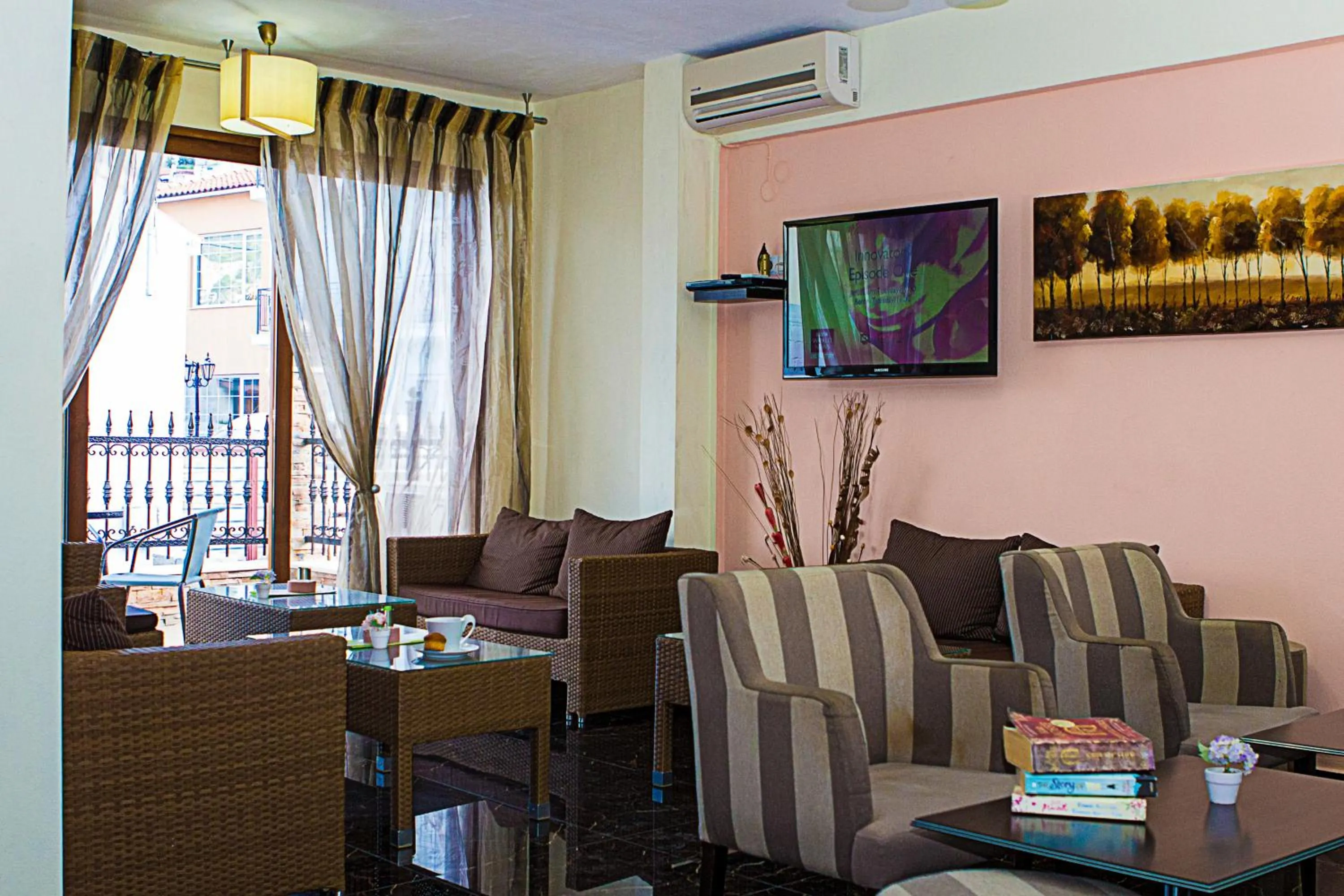 Communal lounge/ TV room in Anthena Studios